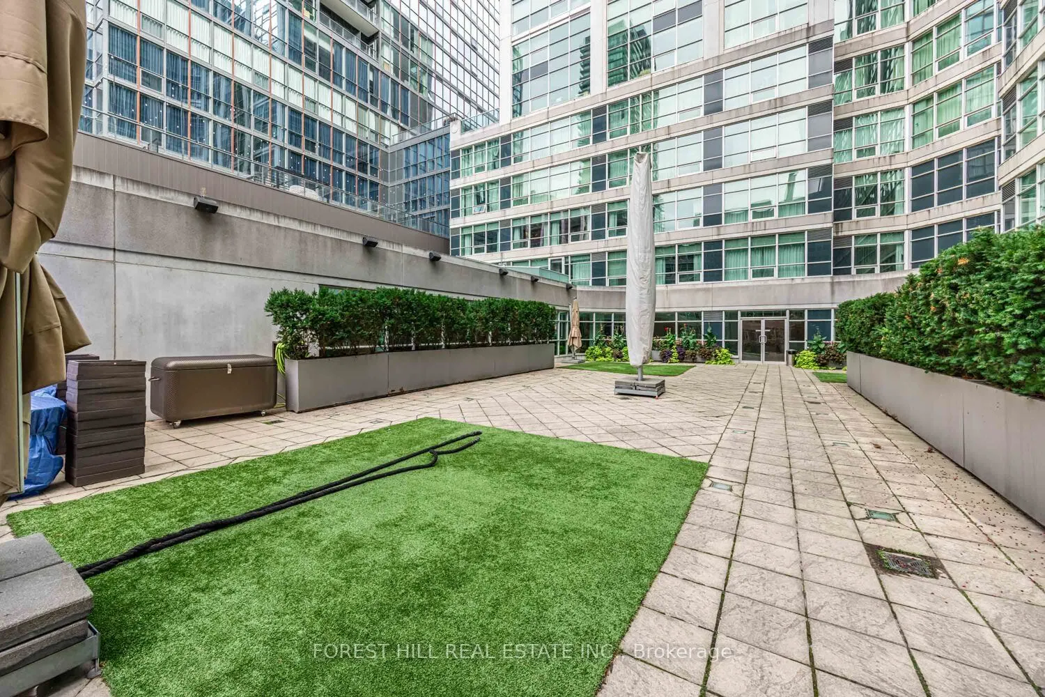 350 Wellington Street W, #306