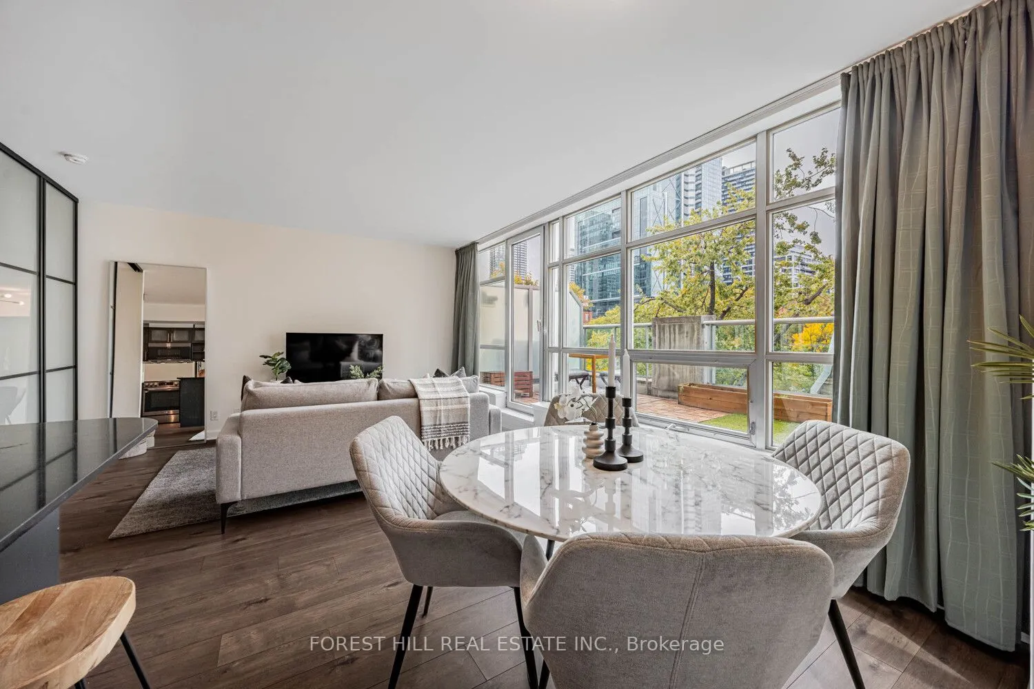 350 Wellington Street W, #306