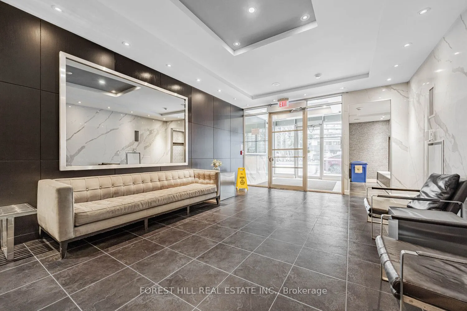 350 Wellington Street W, #306