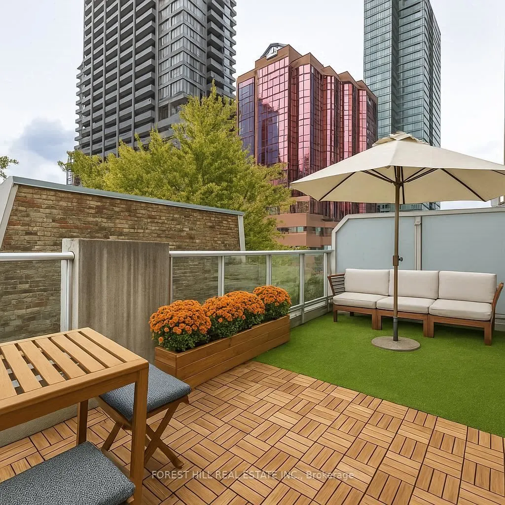 350 Wellington Street W, #306