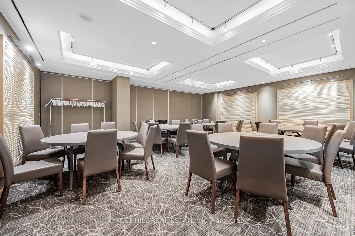 350 Wellington Street W, #306