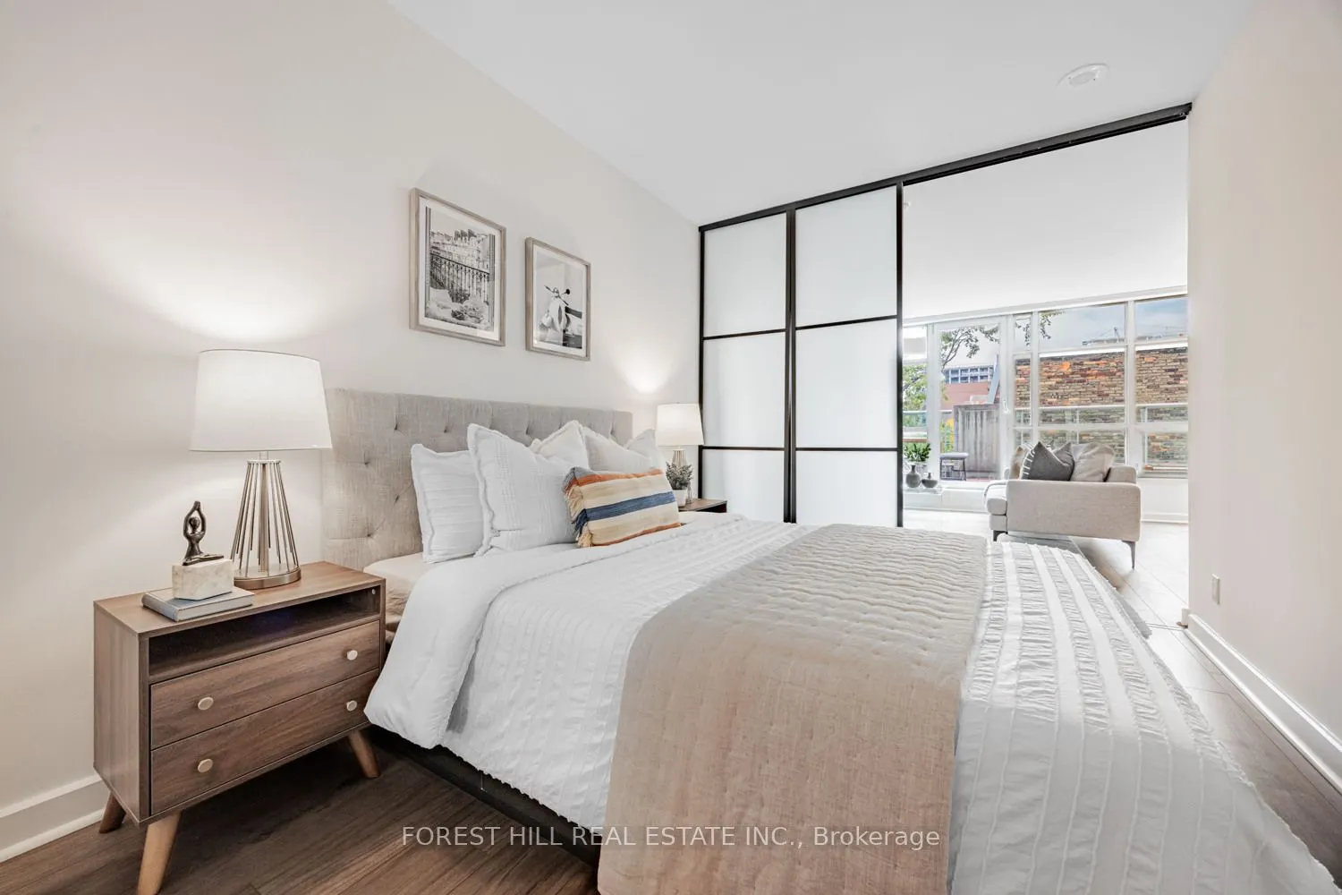 350 Wellington Street W, #306