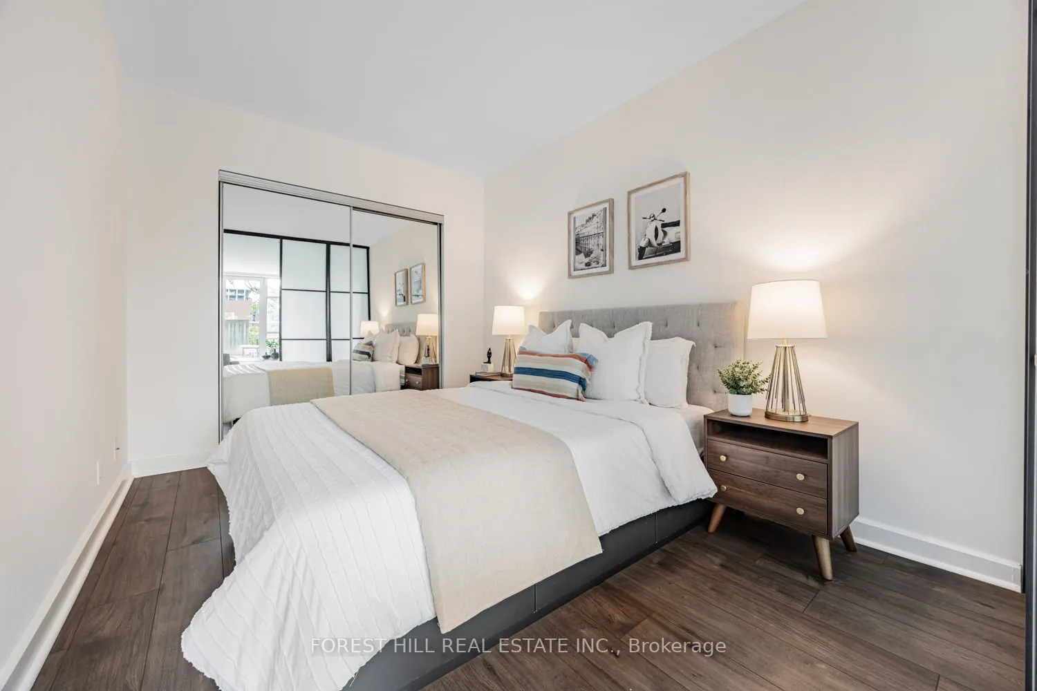 350 Wellington Street W, #306