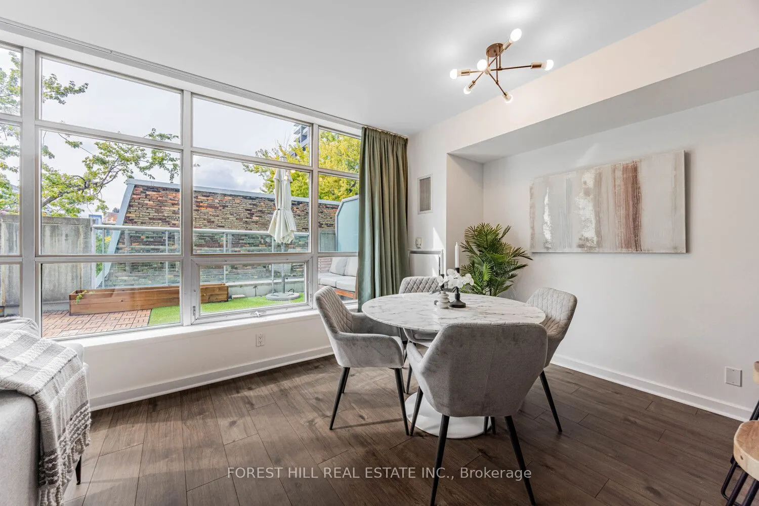 350 Wellington Street W, #306