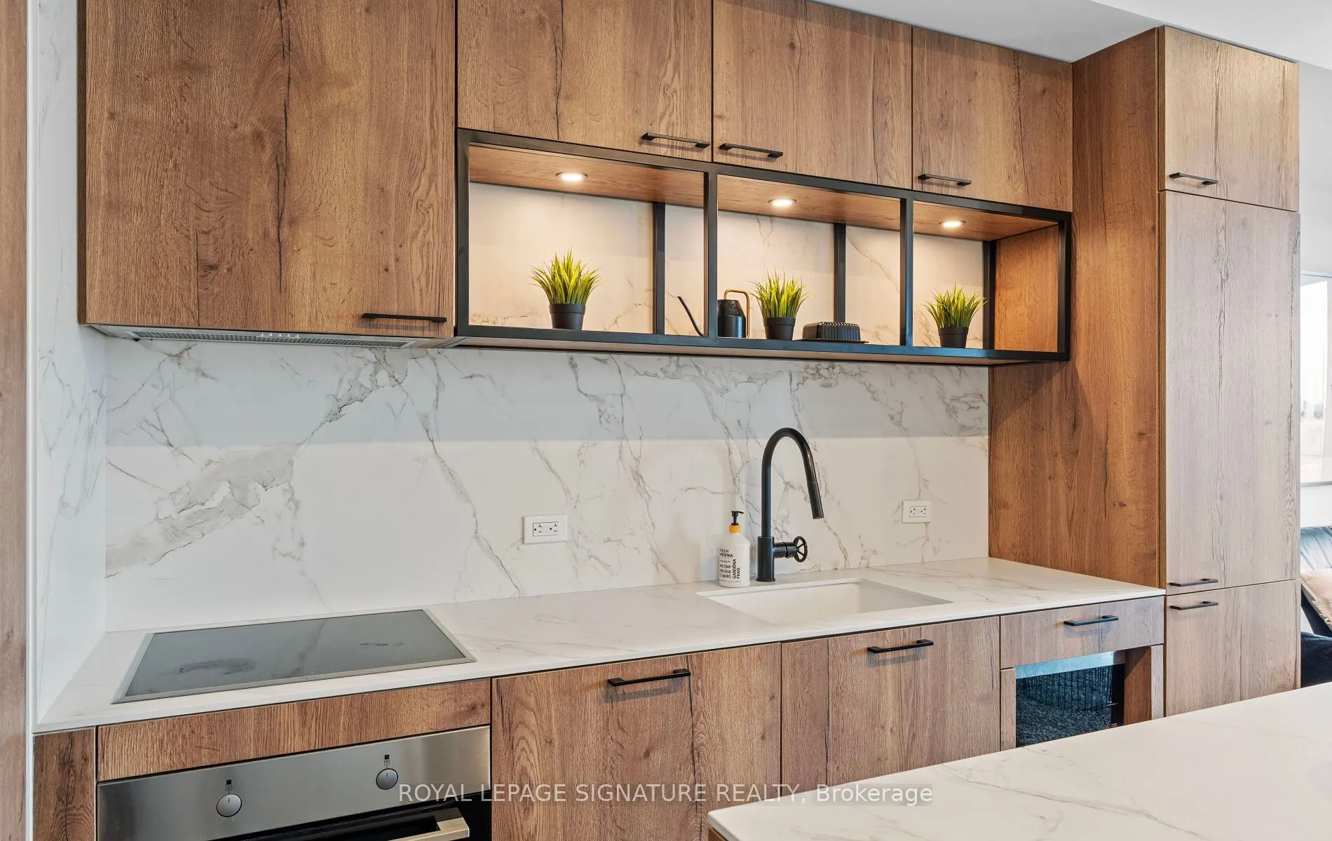 505 Richmond Street W, #909