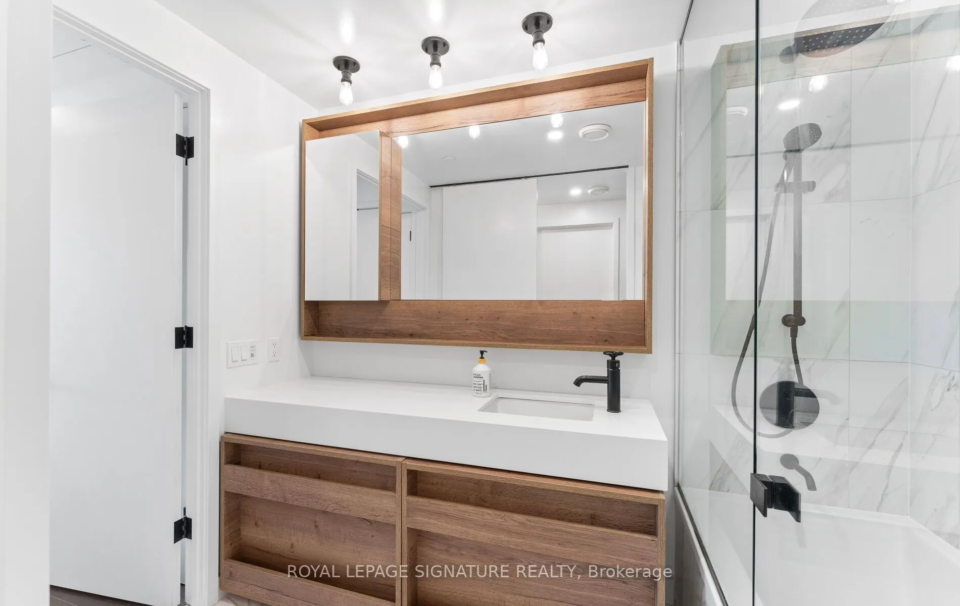 505 Richmond Street W, #909
