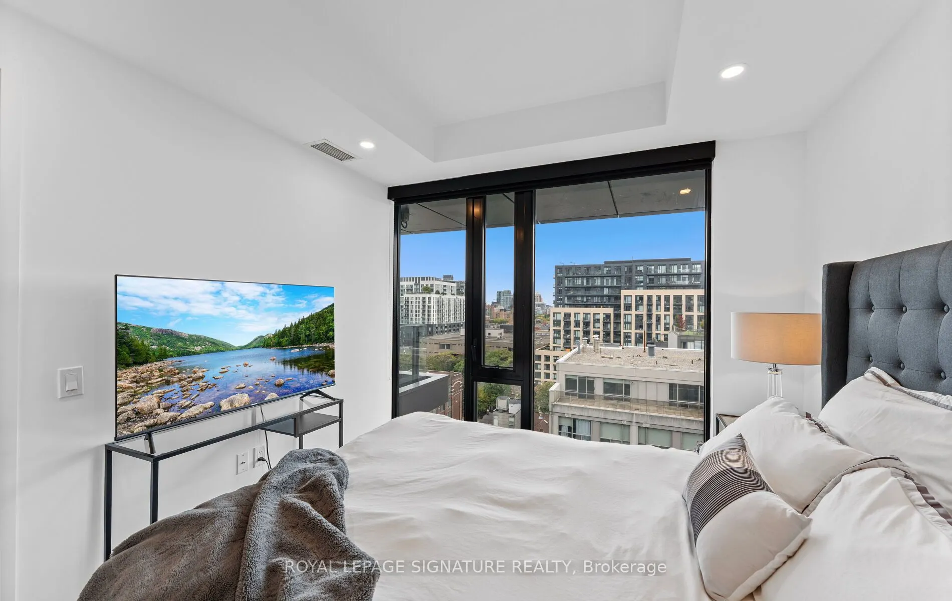 505 Richmond Street W, #909