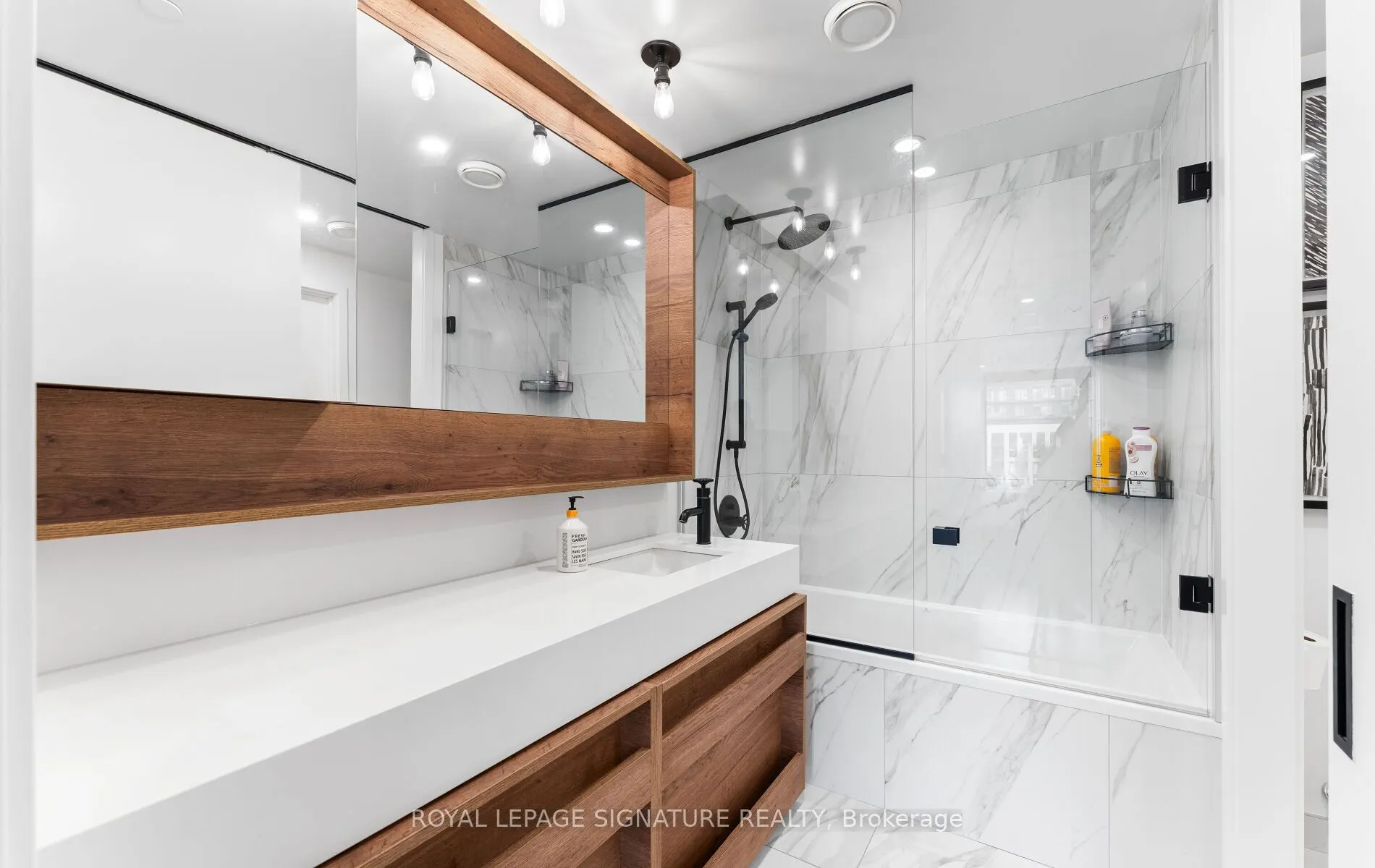 505 Richmond Street W, #909