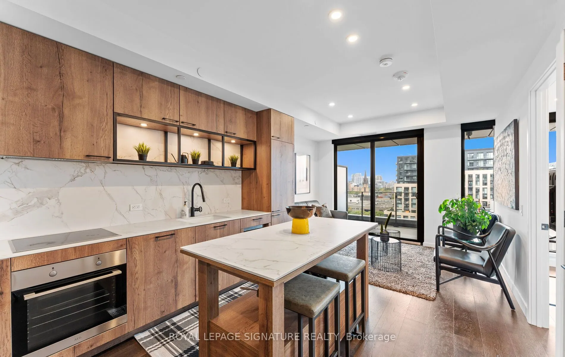 505 Richmond Street W, #909