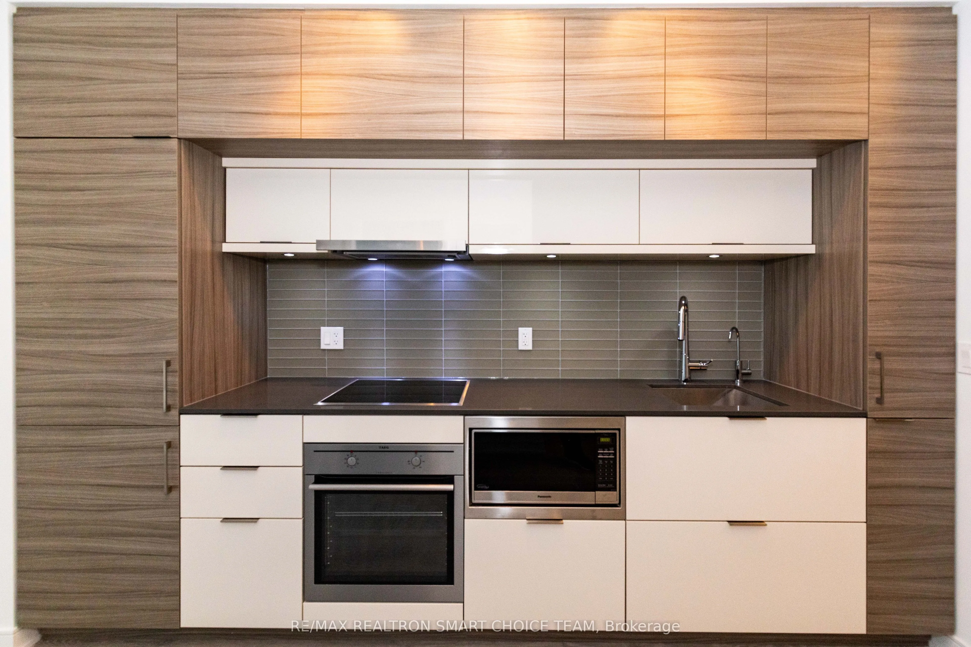 88 Scott Street, #704