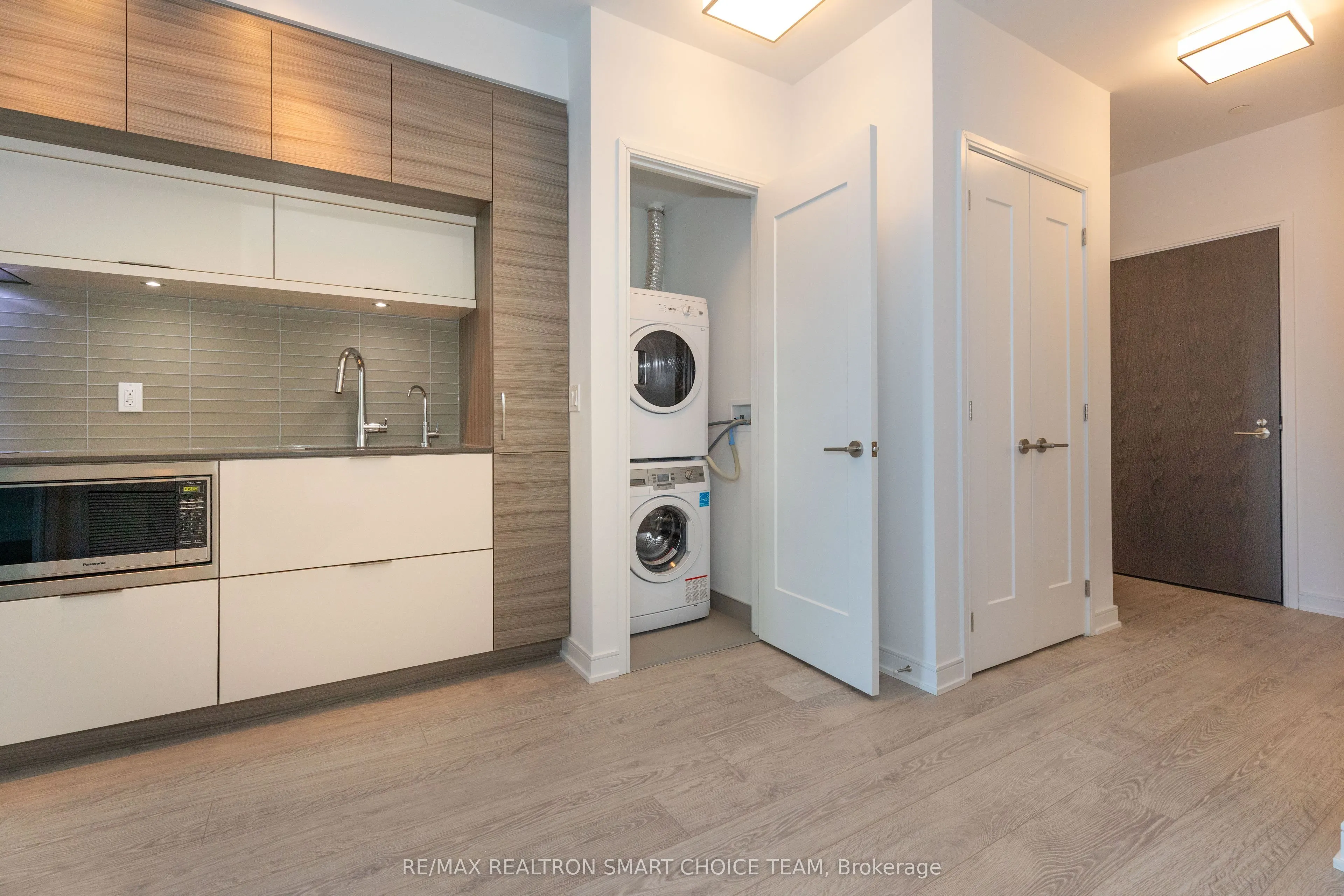 88 Scott Street, #704