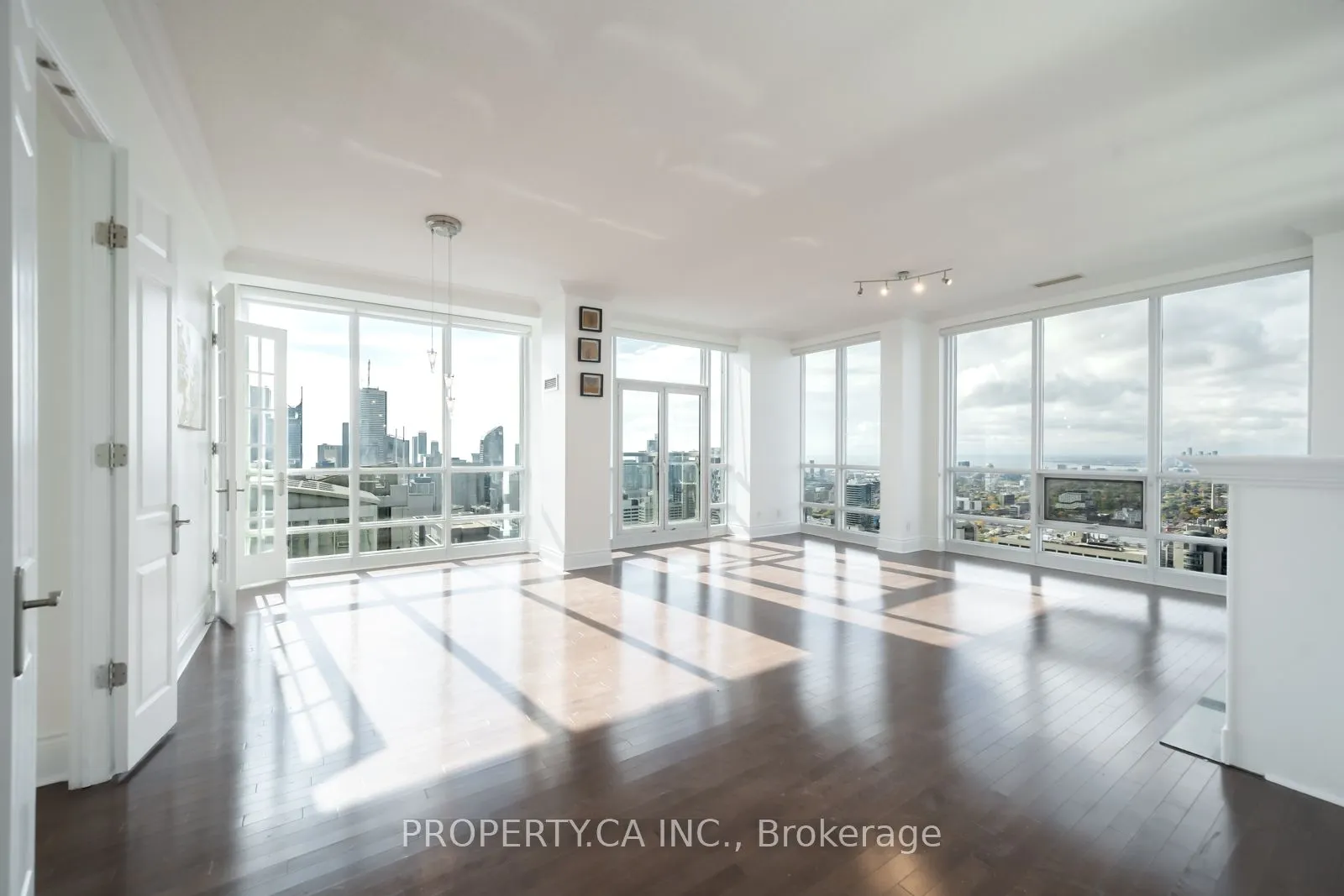 763 Bay Street, #Ph05