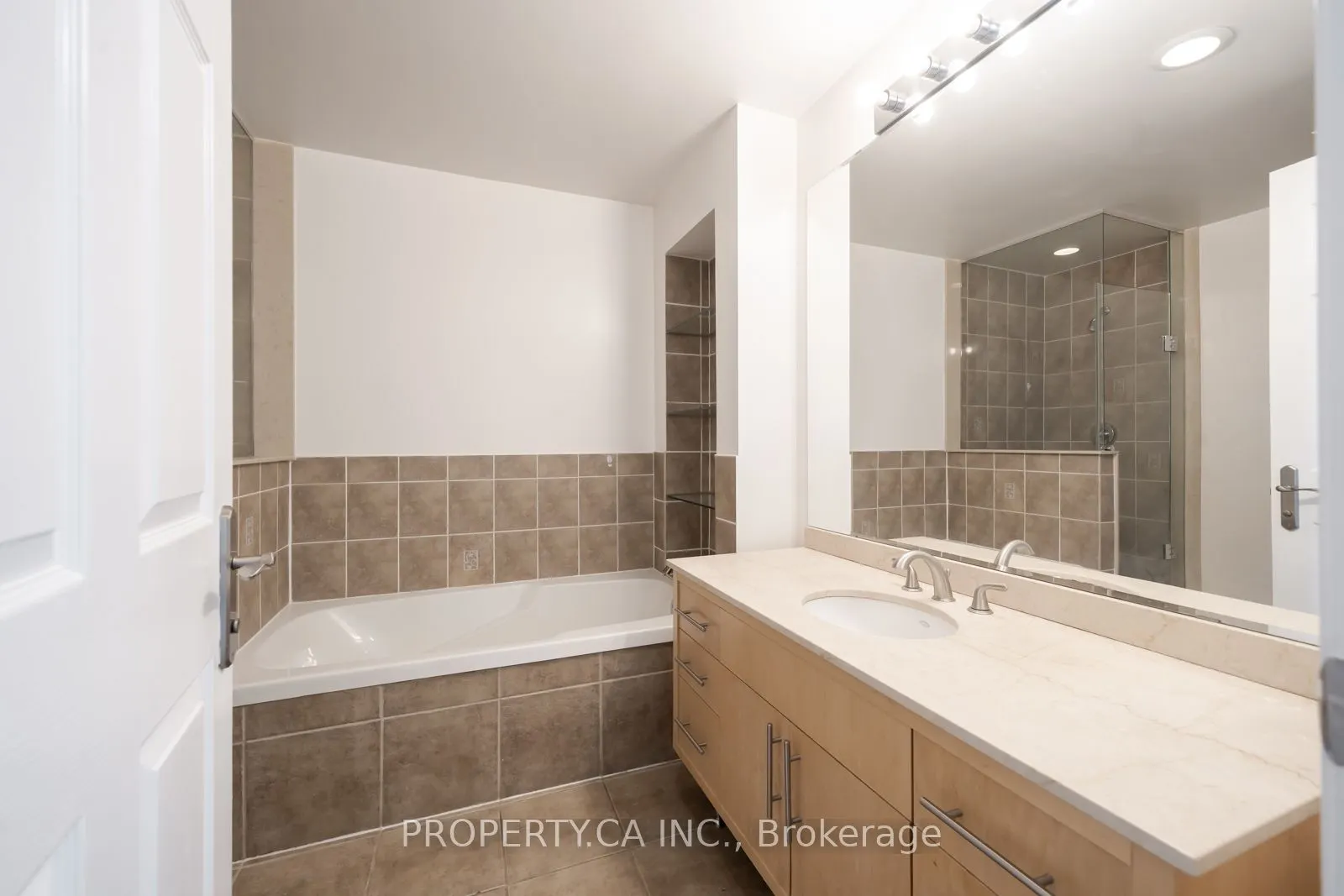 763 Bay Street, #Ph05