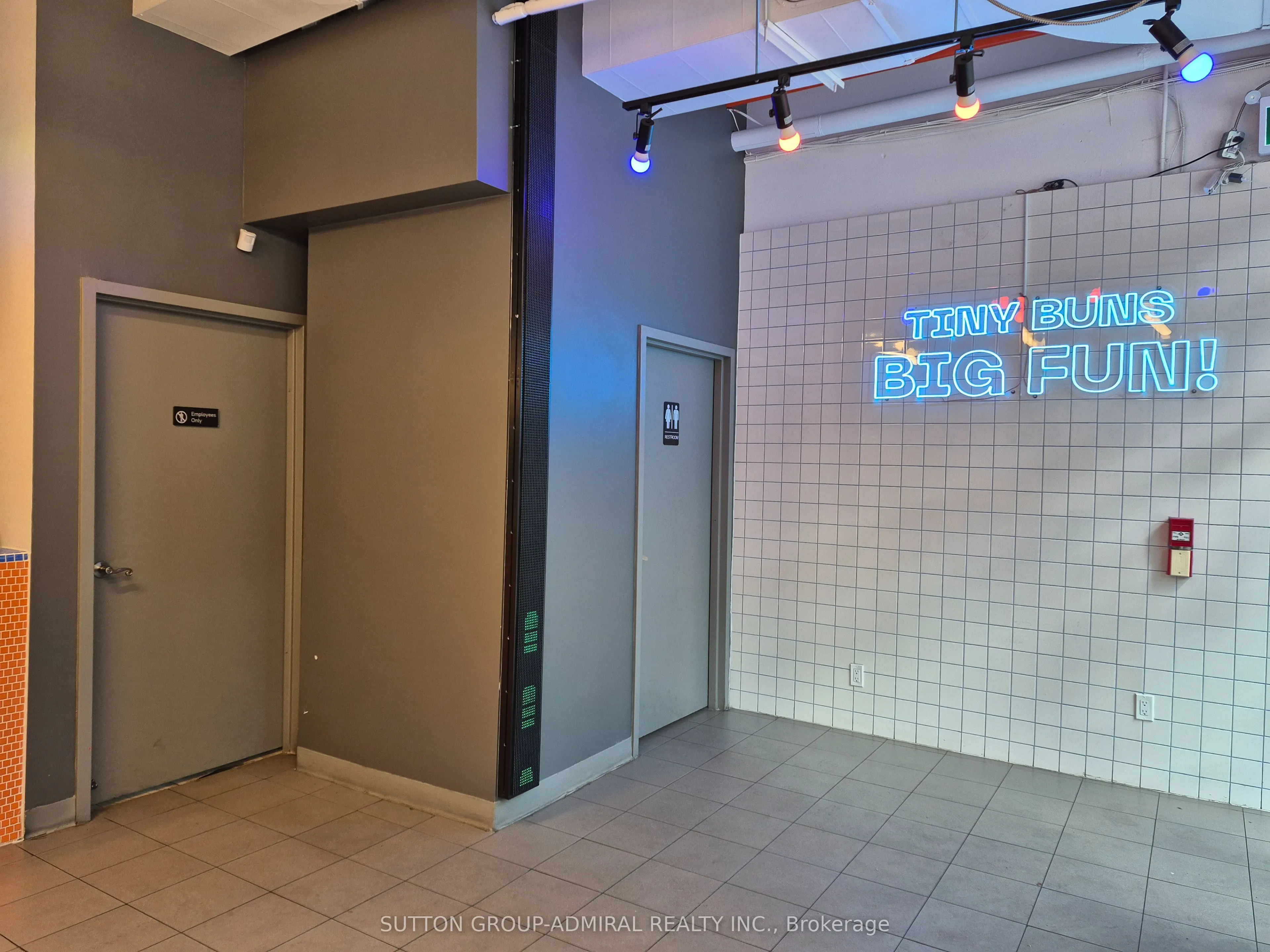 50 Gerrard Street E