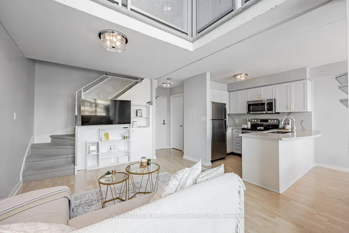 800 King Street W, #PH 803