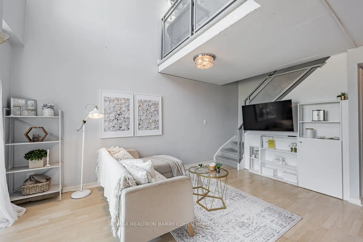 800 King Street W, #PH 803