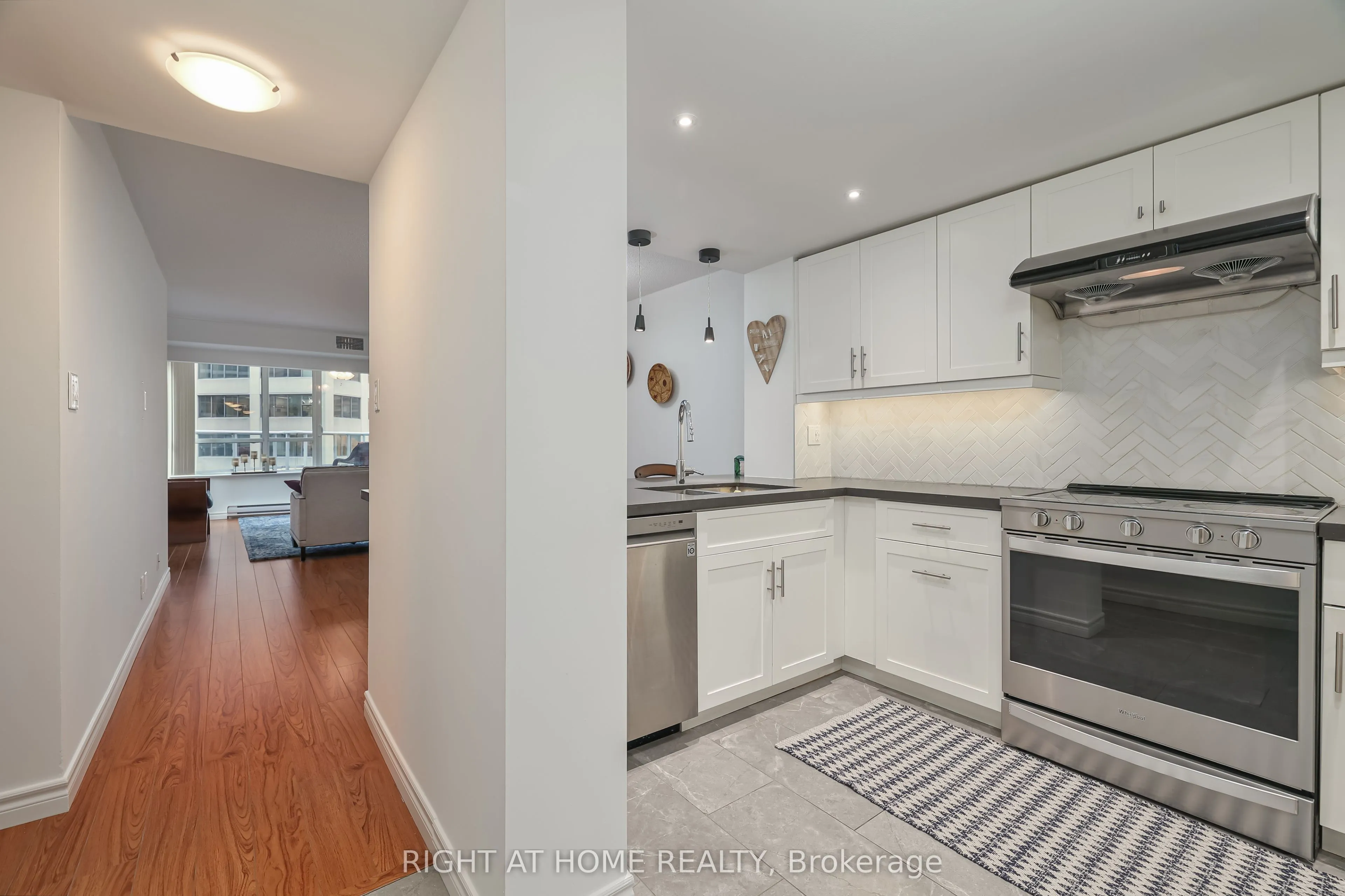 711 Bay Street S, #615