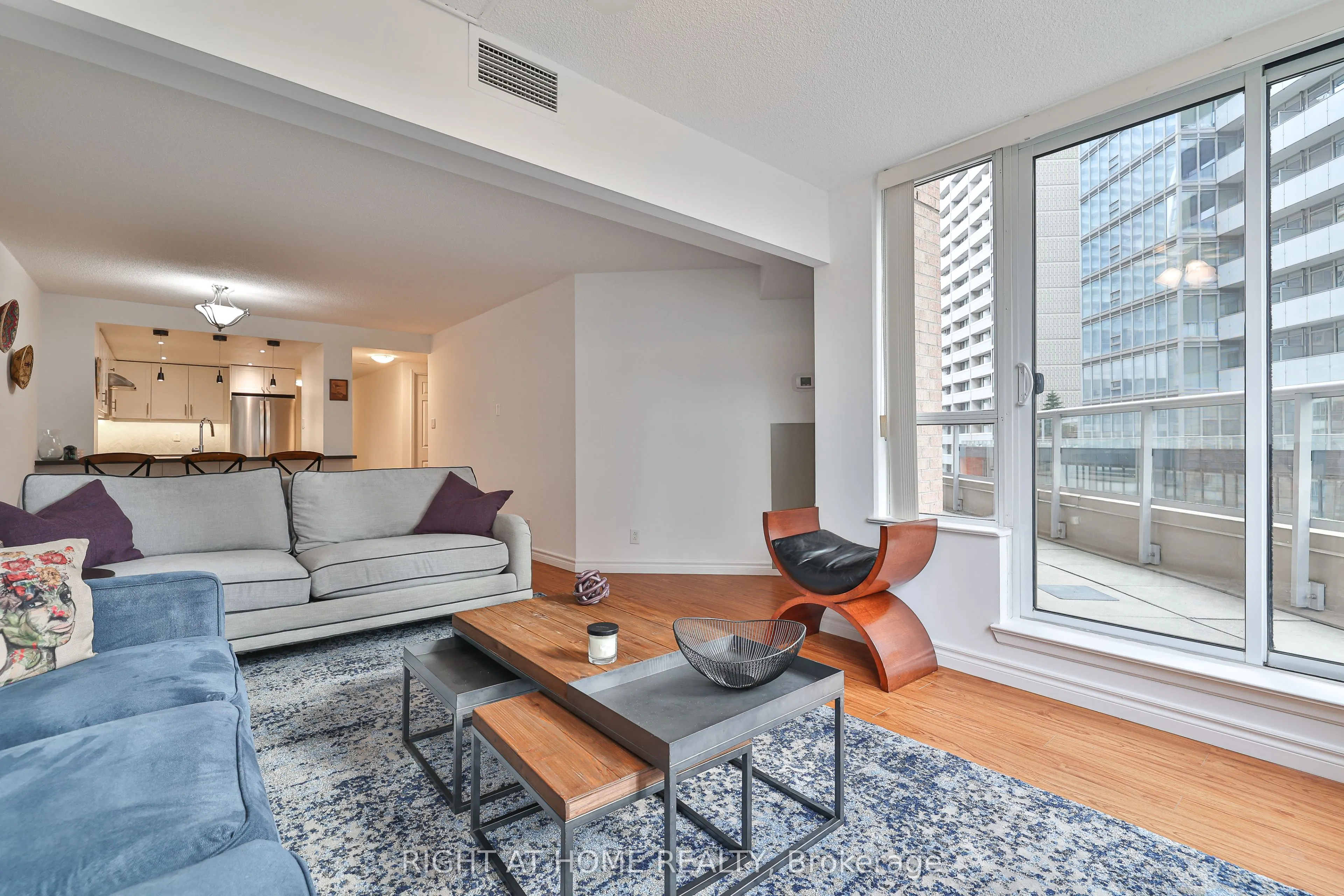 711 Bay Street S, #615