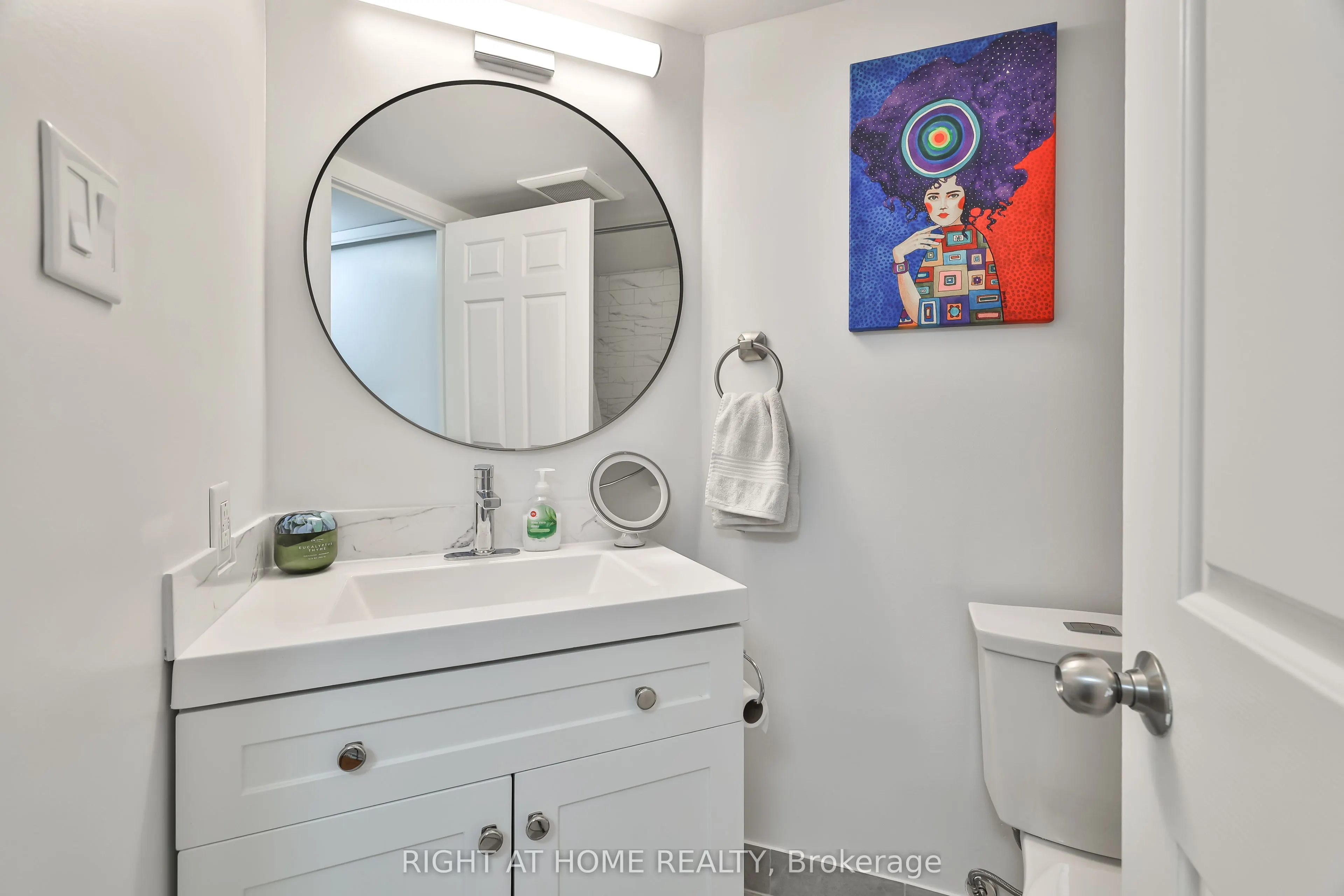 711 Bay Street S, #615