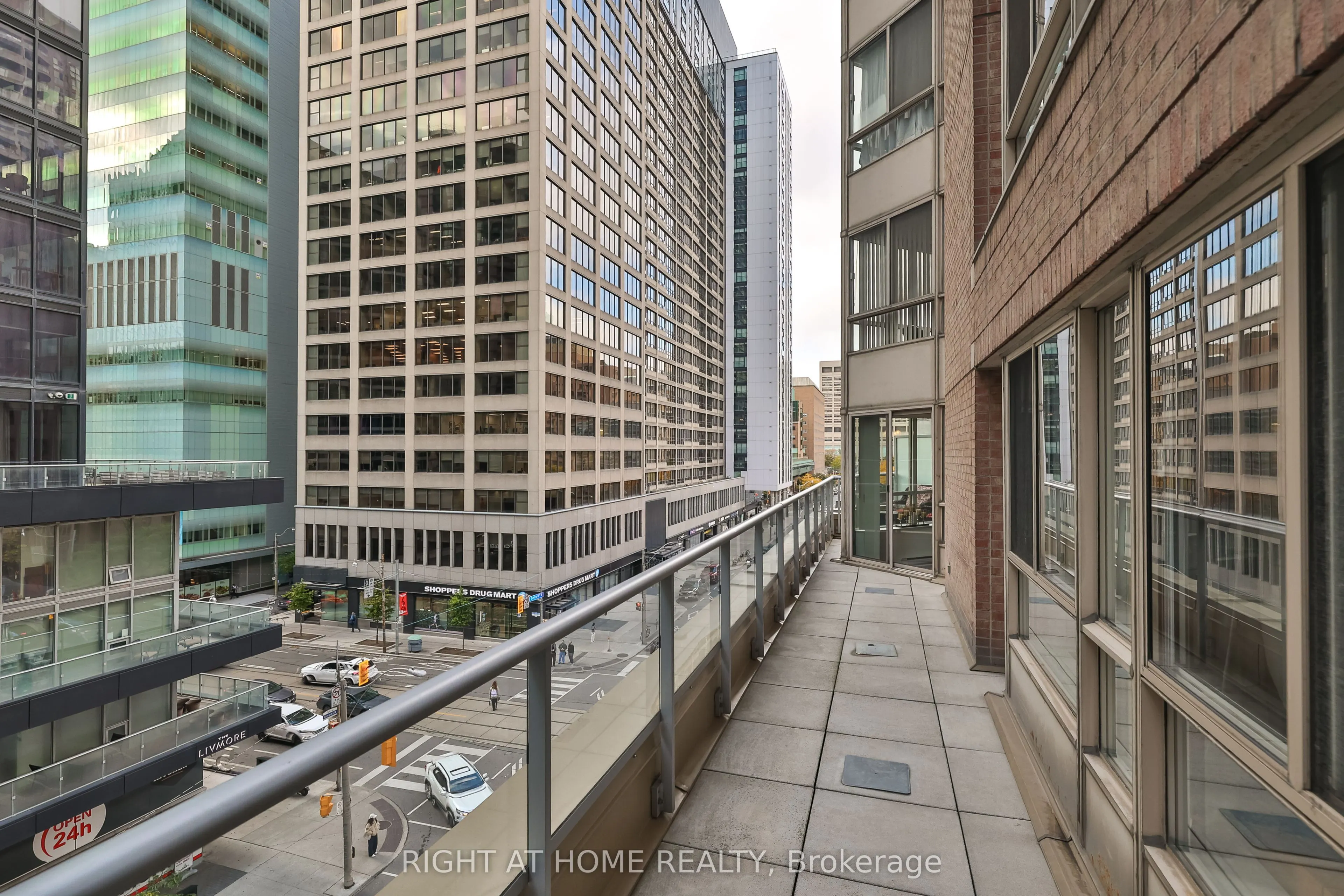 711 Bay Street S, #615
