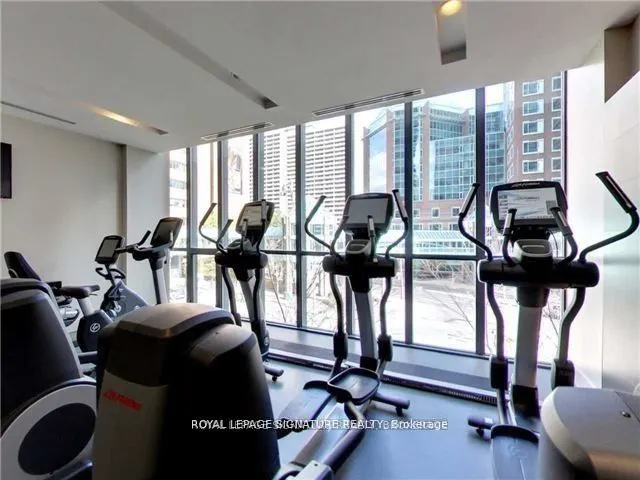 110 Charles Street E, #1601