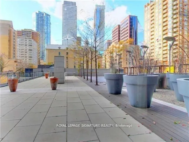 110 Charles Street E, #1601