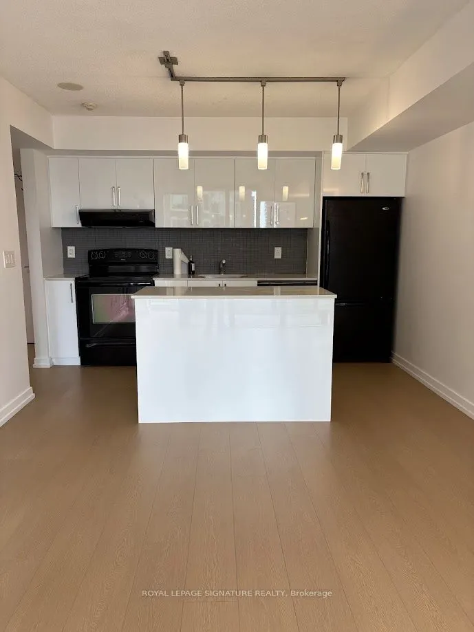 110 Charles Street E, #1601