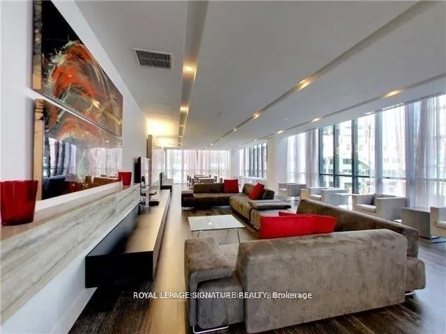 110 Charles Street E, #1601