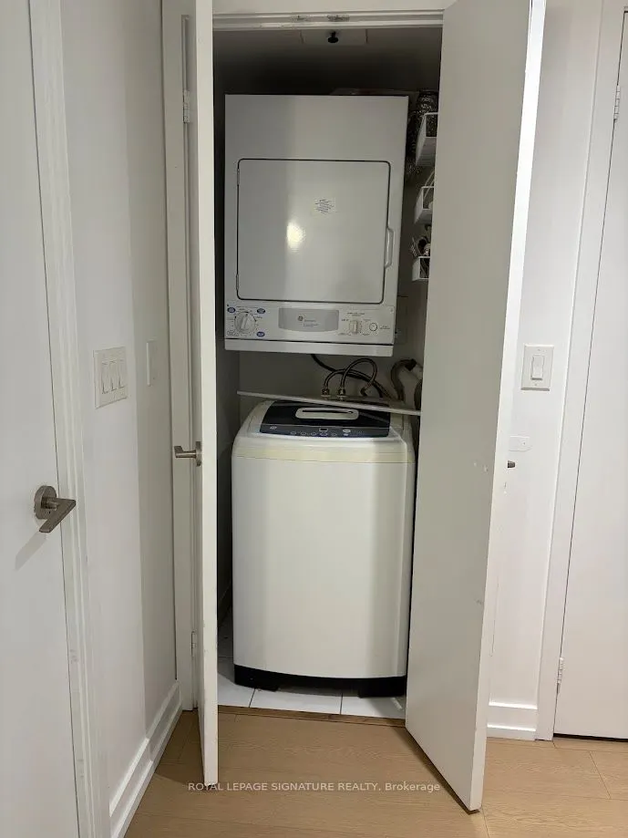 110 Charles Street E, #1601