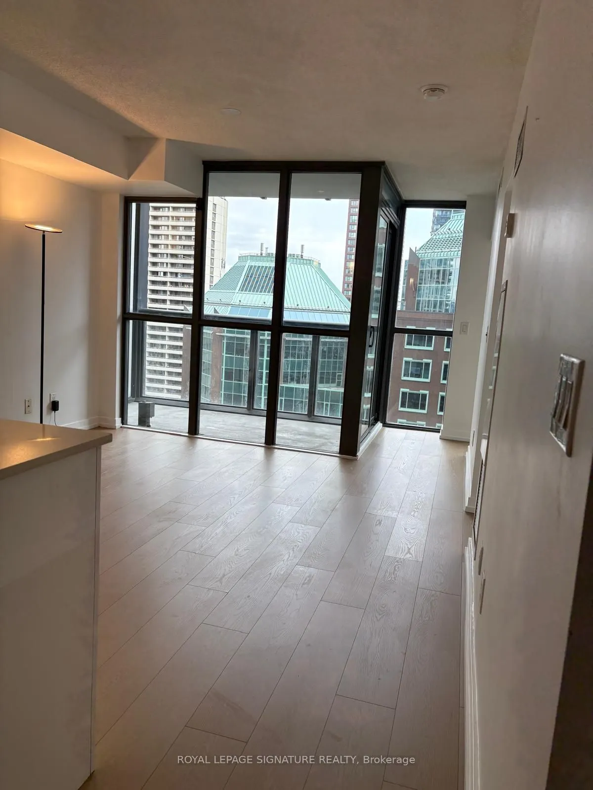 110 Charles Street E, #1601