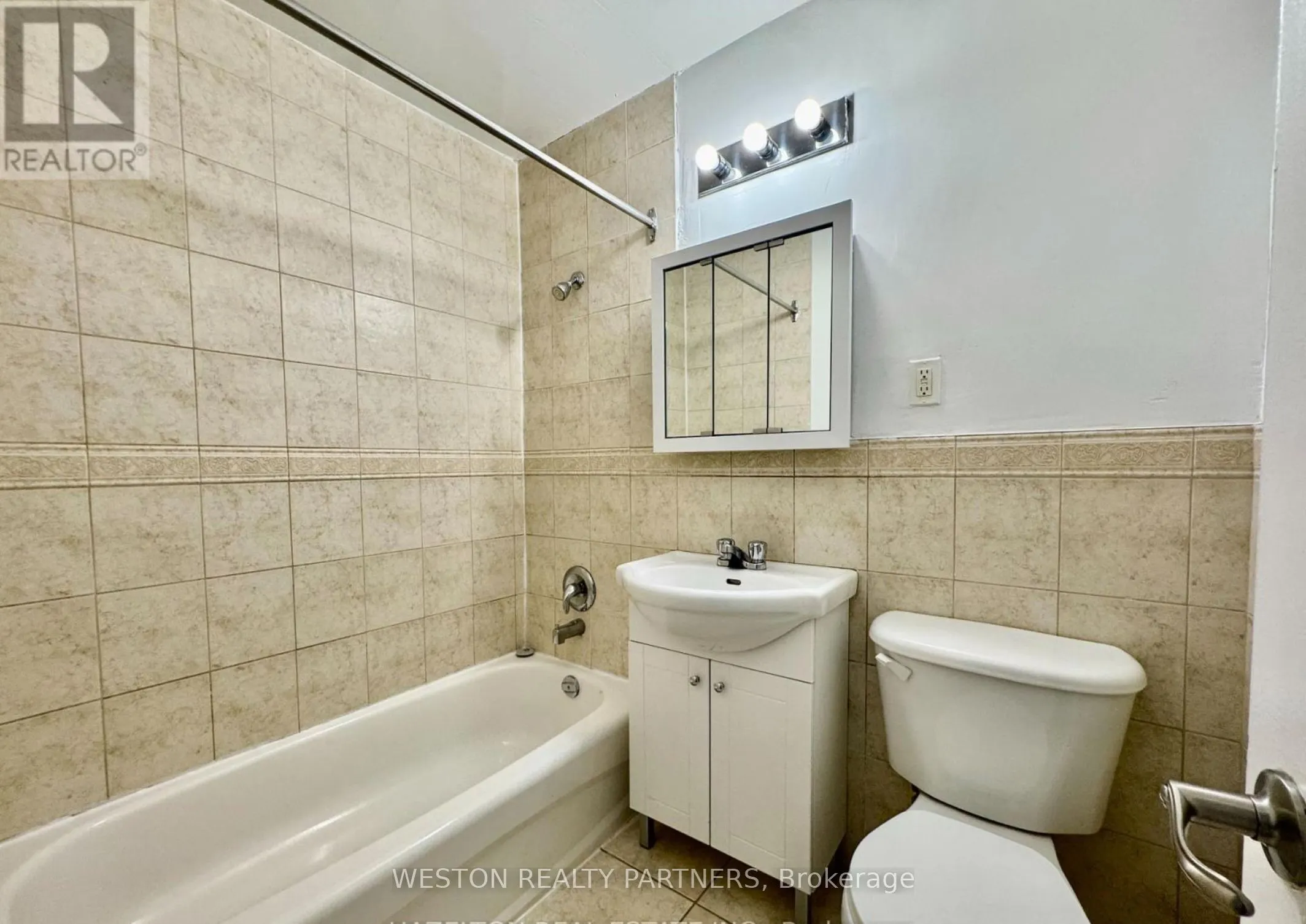 88 Wellesley Street E, #206