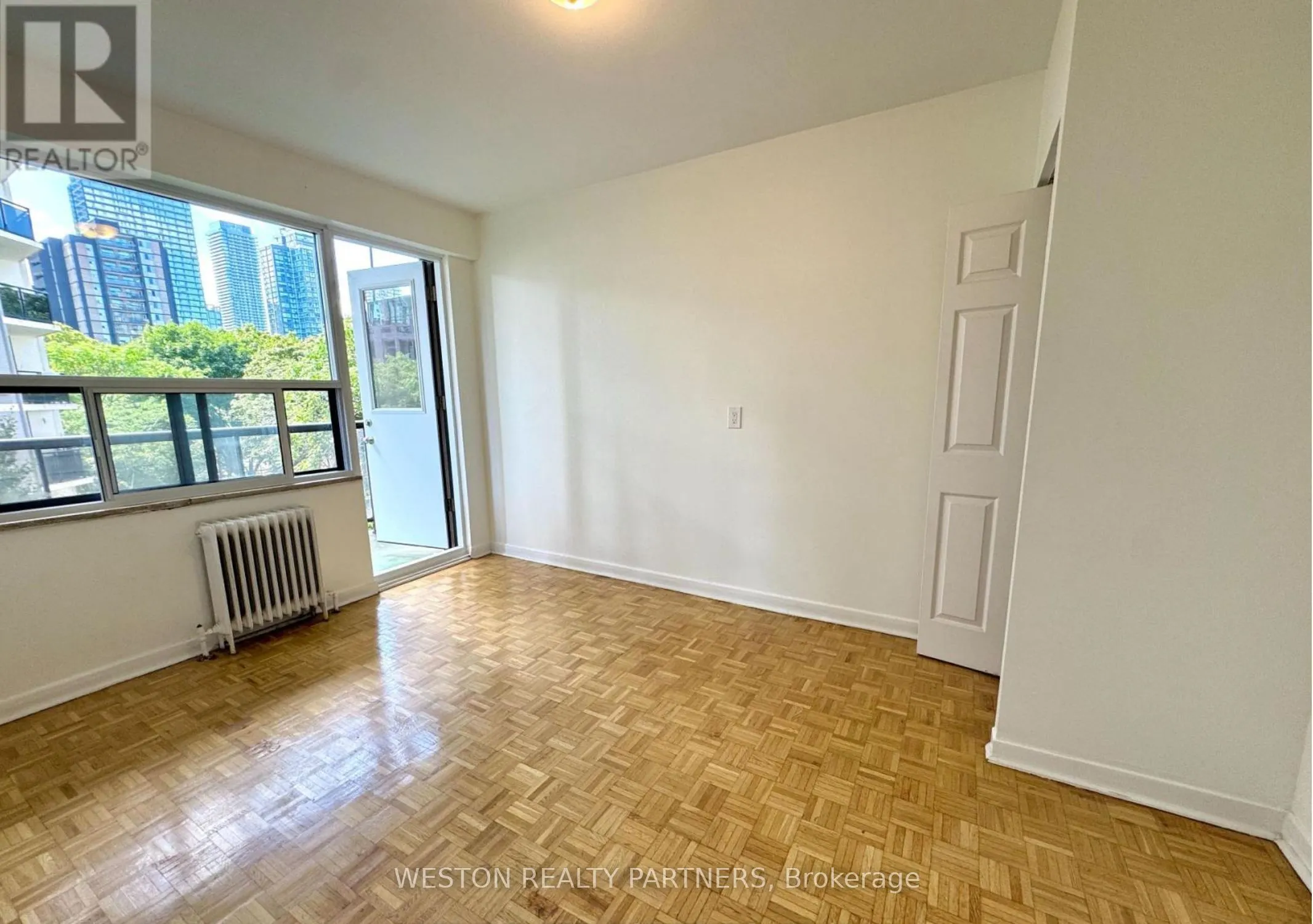 88 Wellesley Street E, #206
