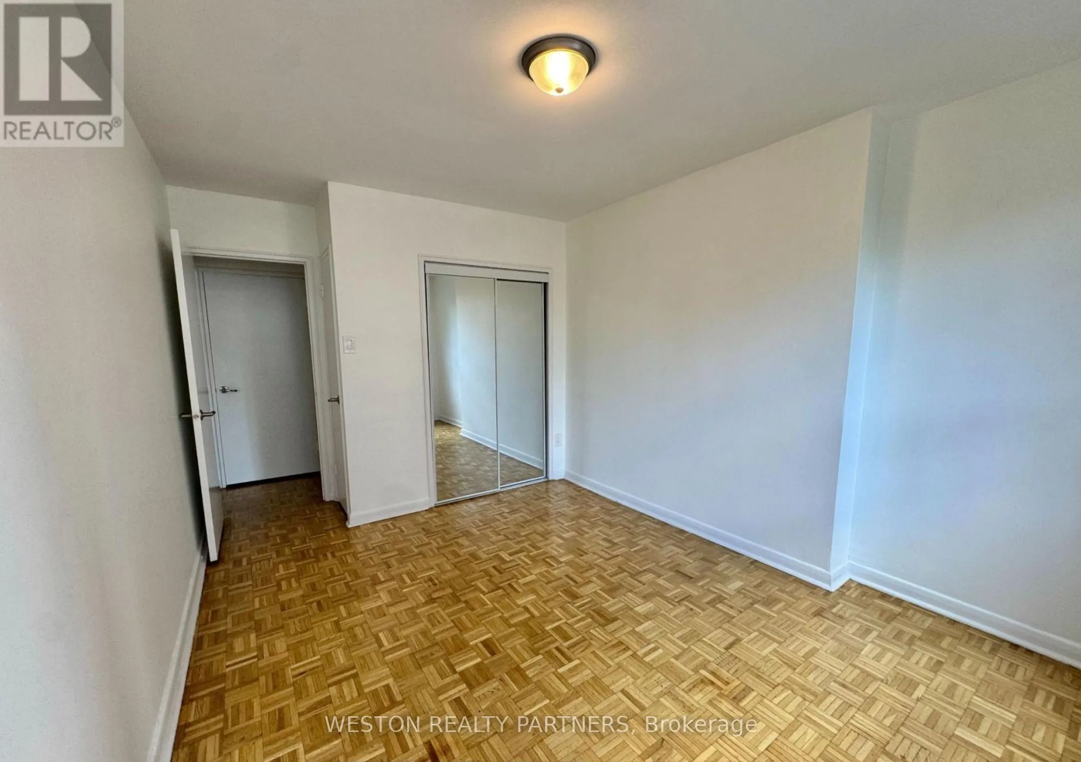 88 Wellesley Street E, #206