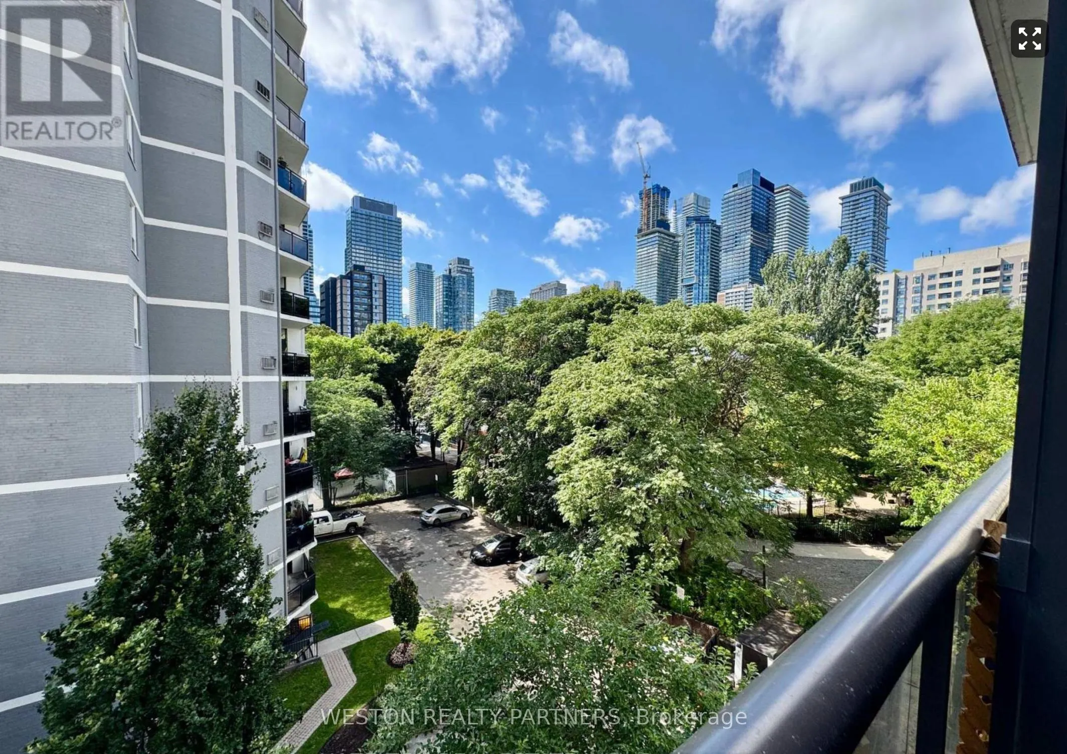 88 Wellesley Street E, #206