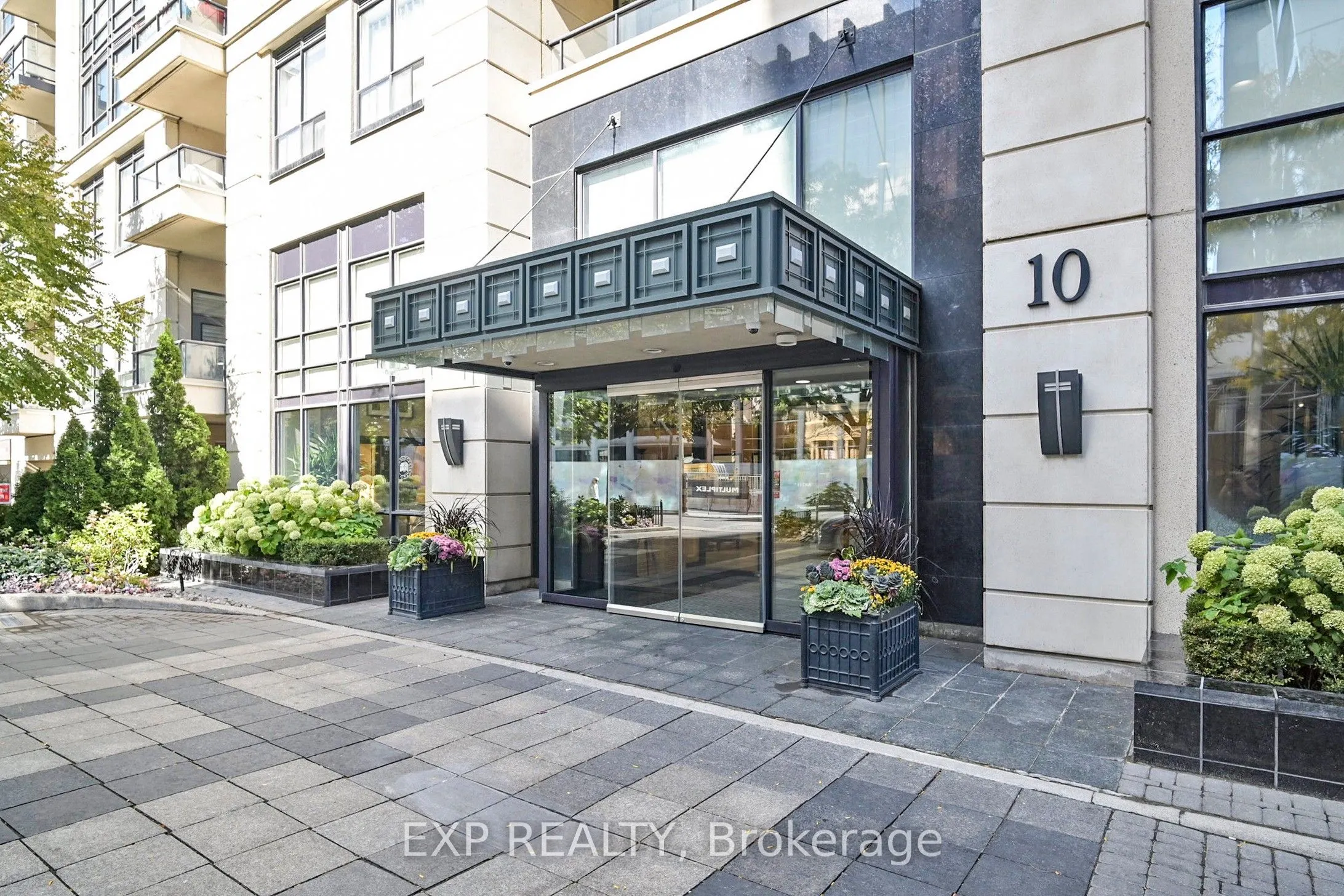 10 Delisle Avenue, #1011