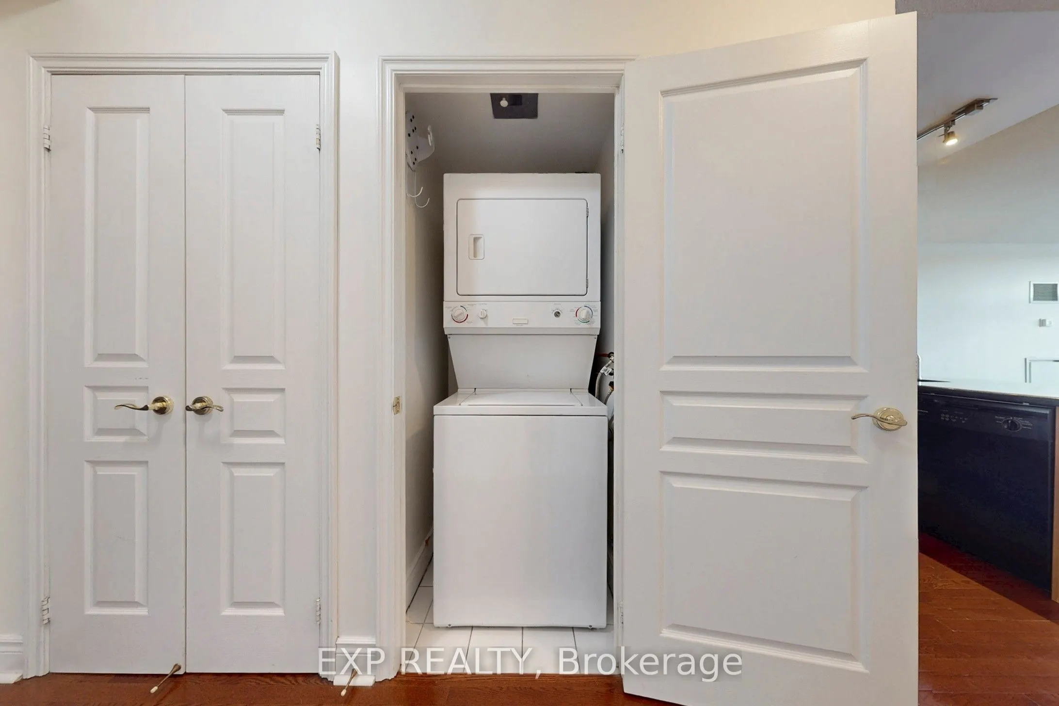 10 Delisle Avenue, #1011
