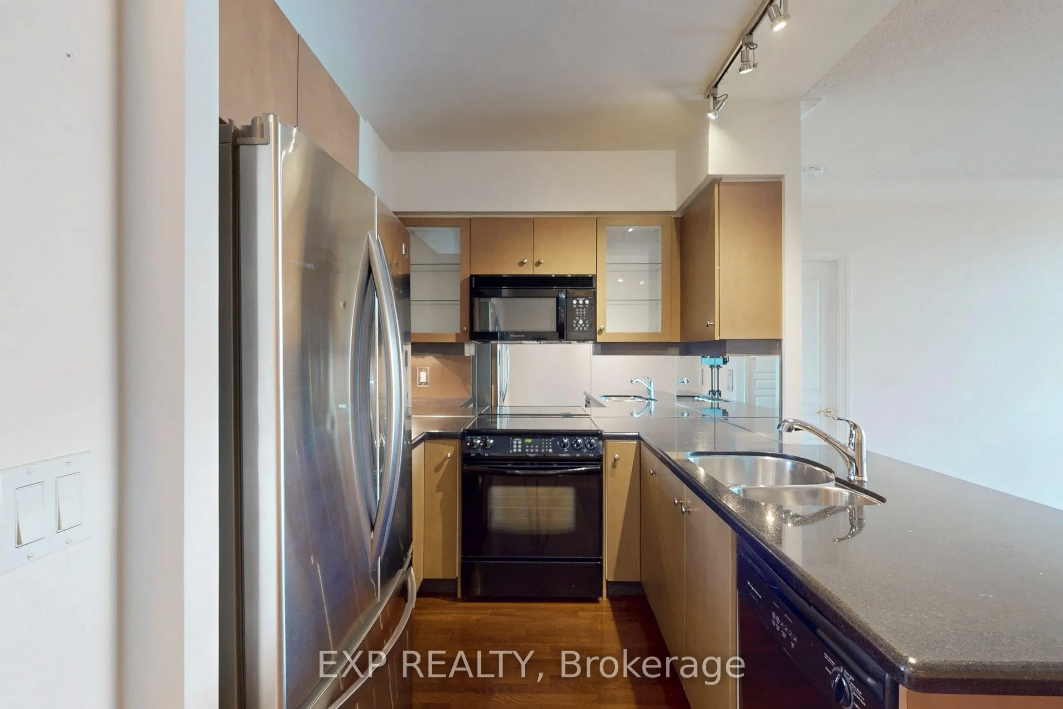 10 Delisle Avenue, #1011