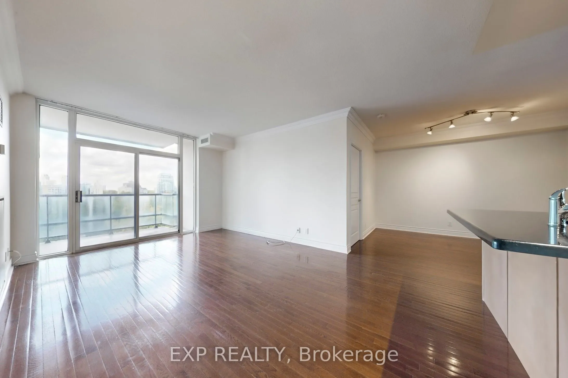10 Delisle Avenue, #1011