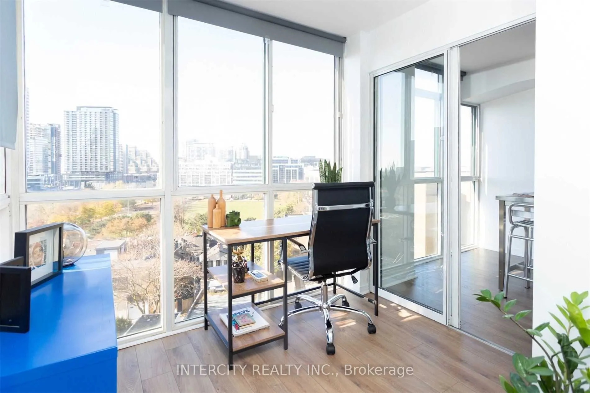 801 King Street W, #910