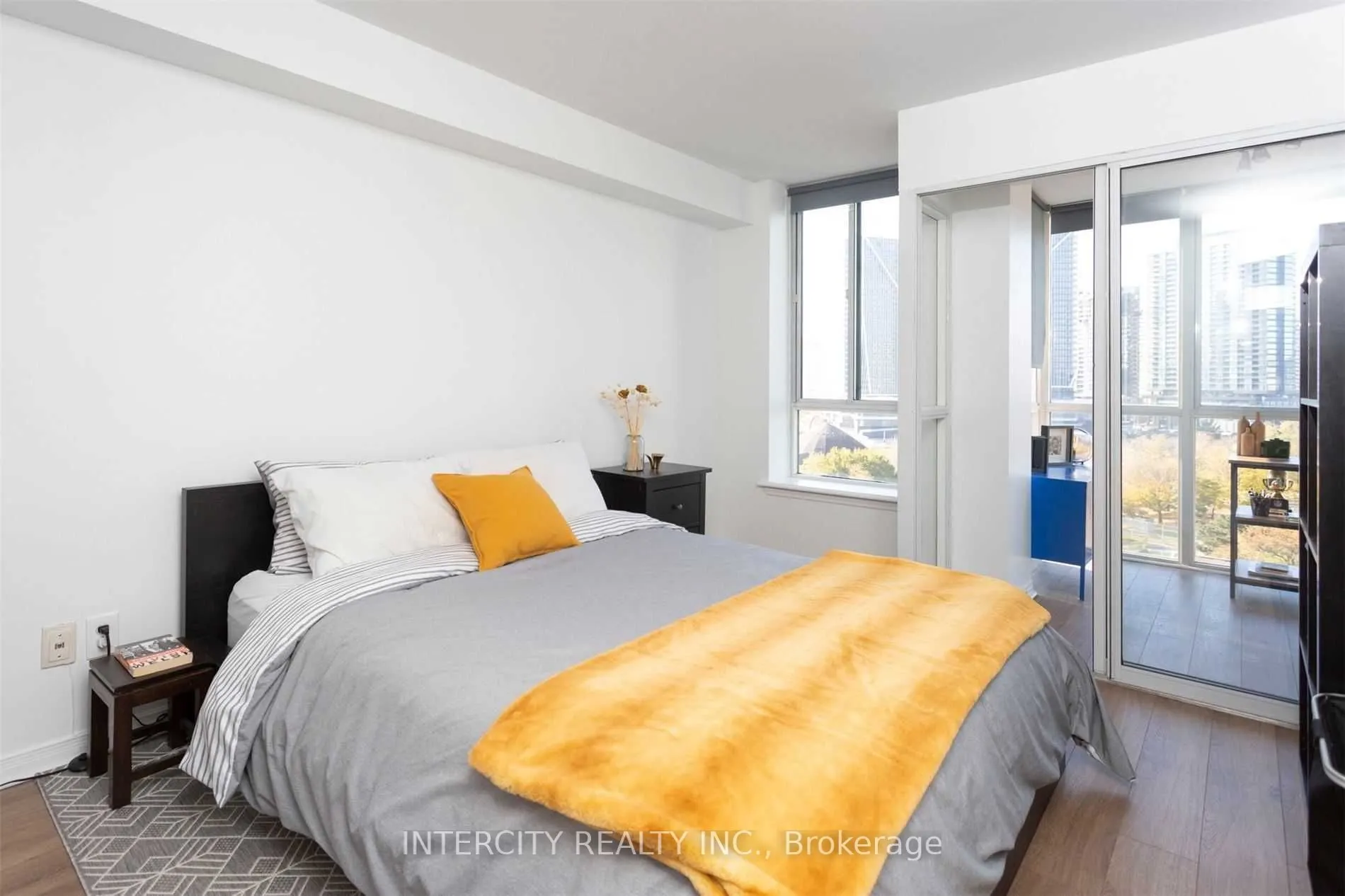 801 King Street W, #910