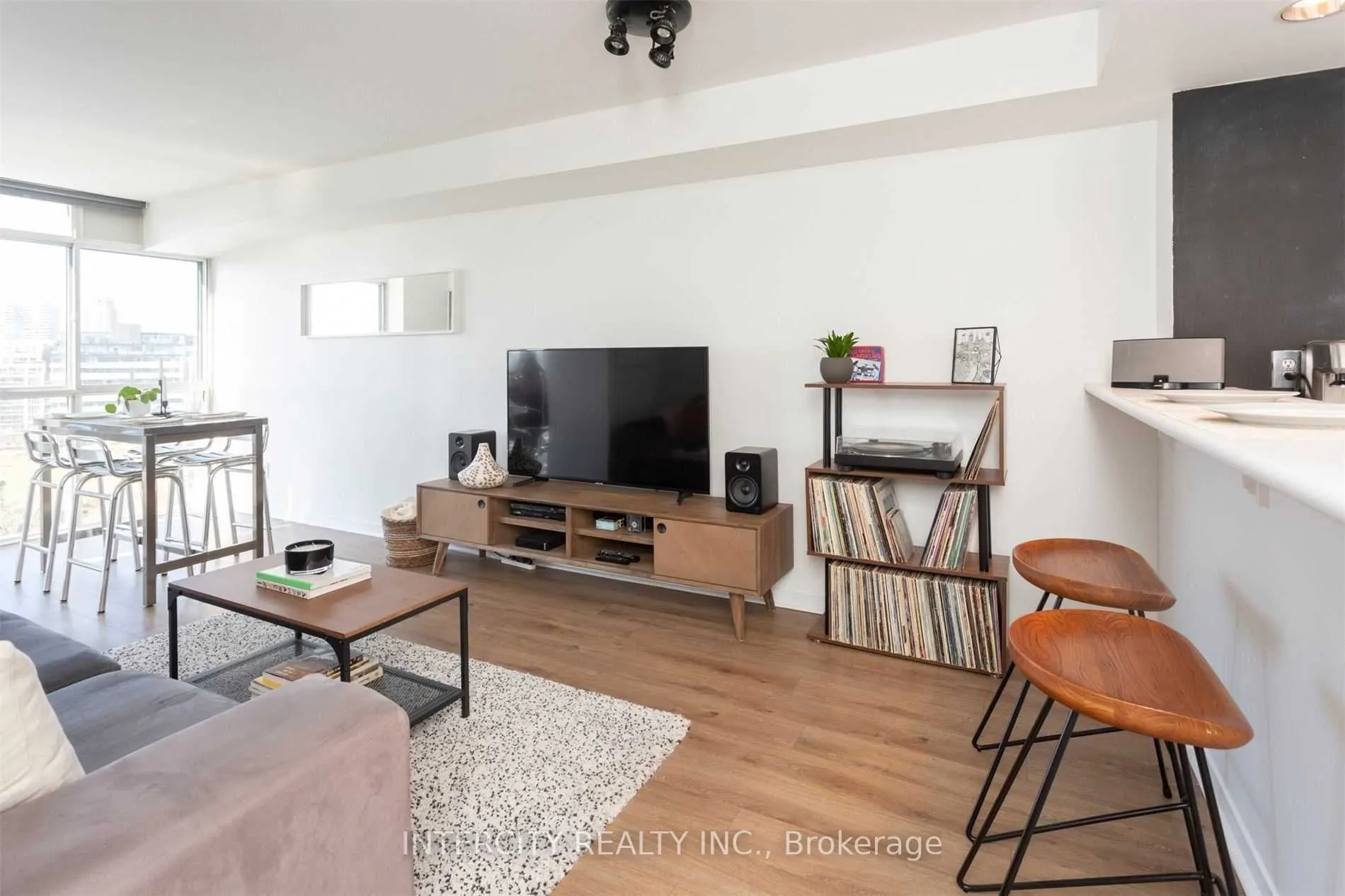 801 King Street W, #910