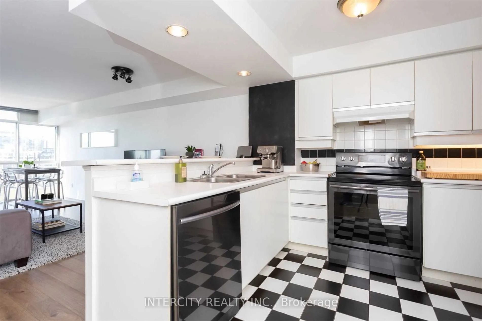 801 King Street W, #910