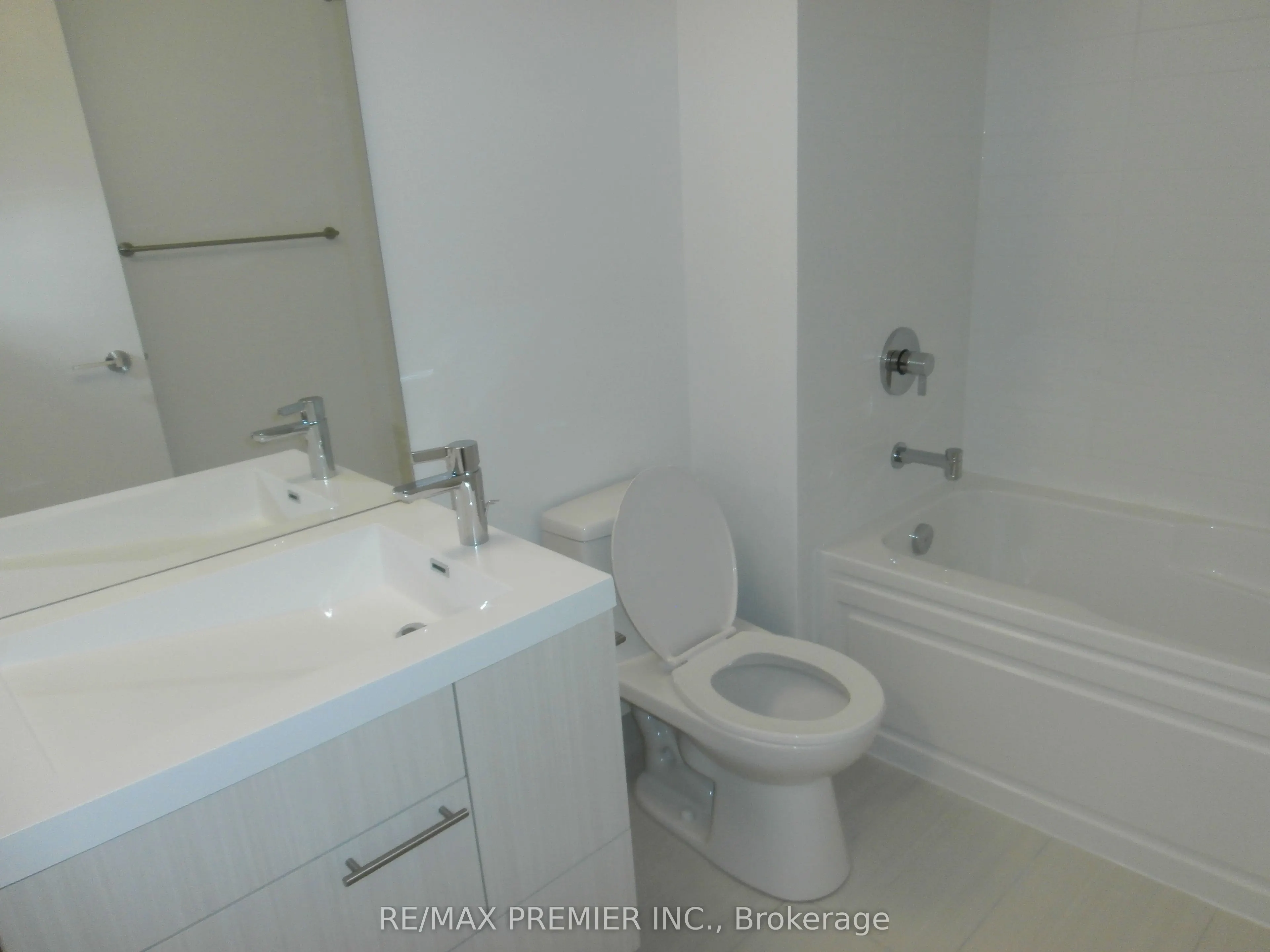 199 Richmond Street W, #402