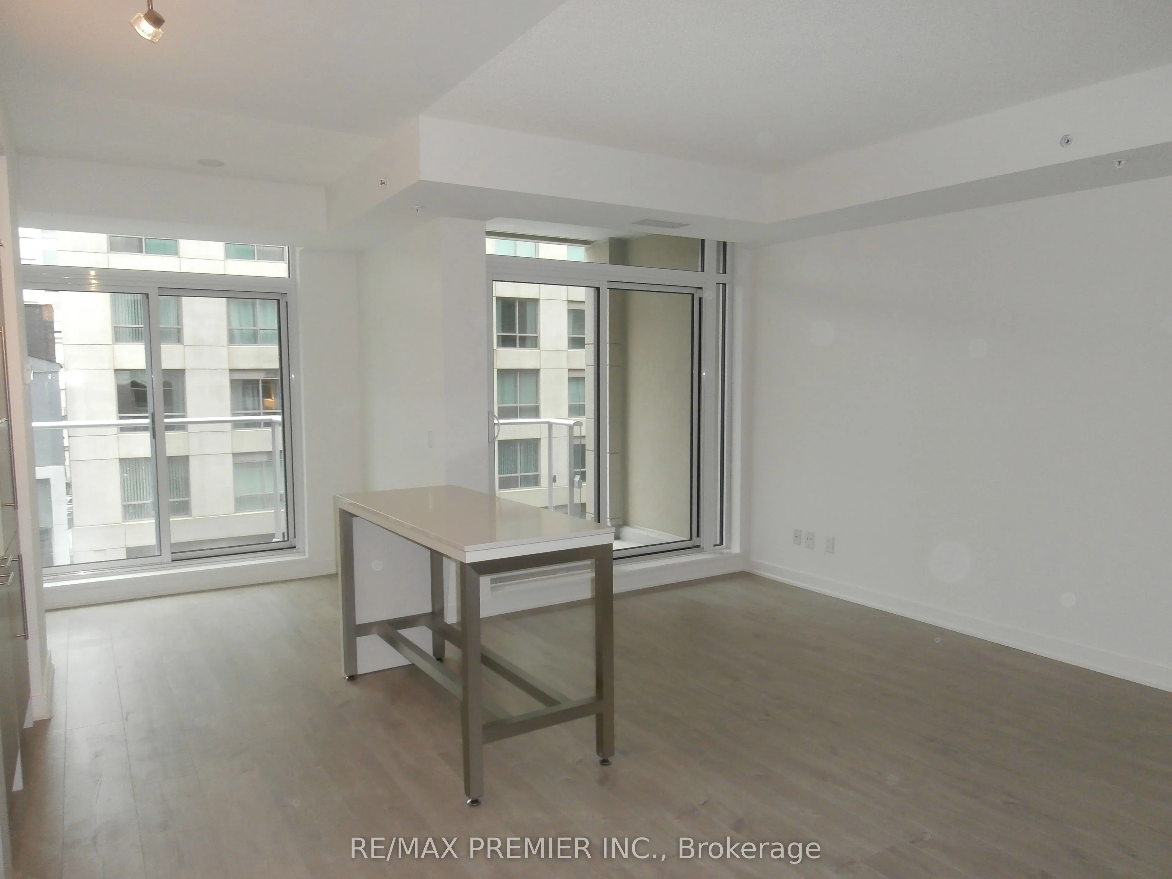 199 Richmond Street W, #402