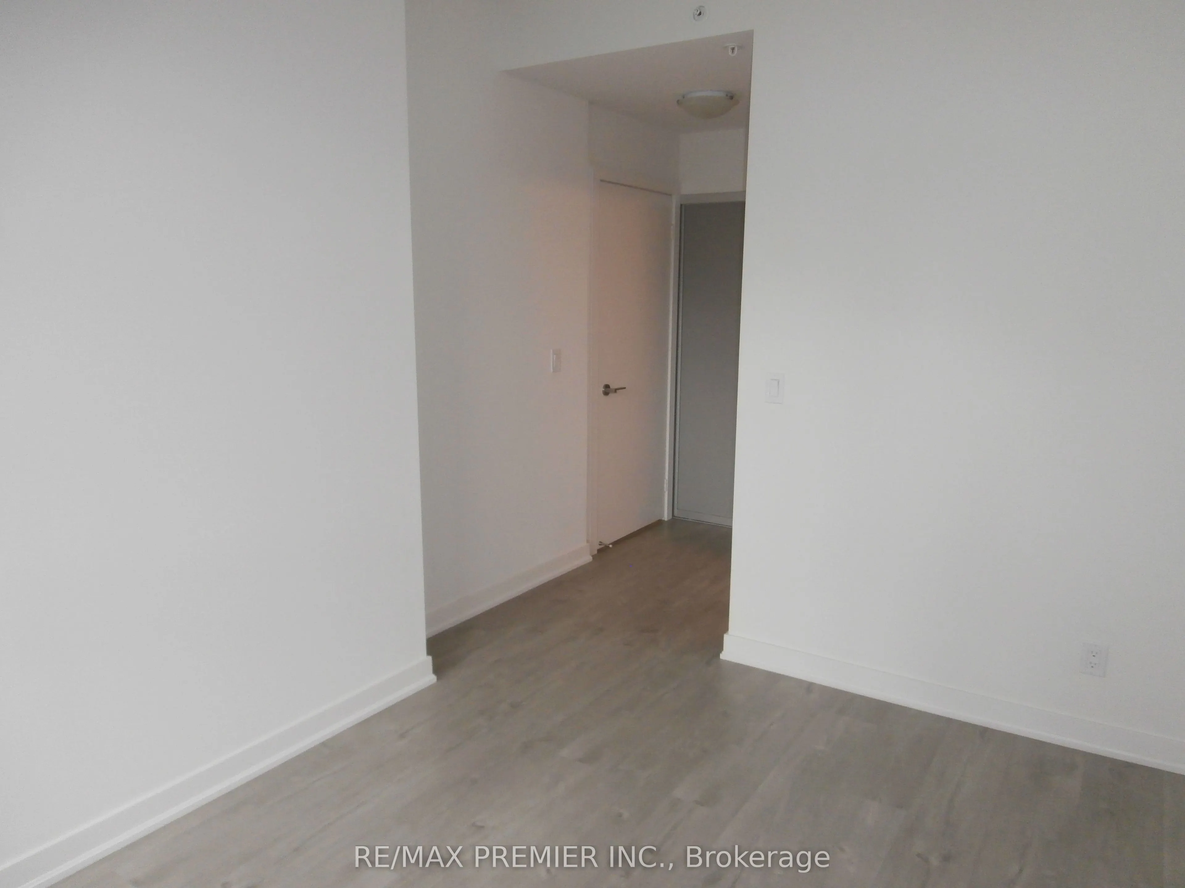199 Richmond Street W, #402