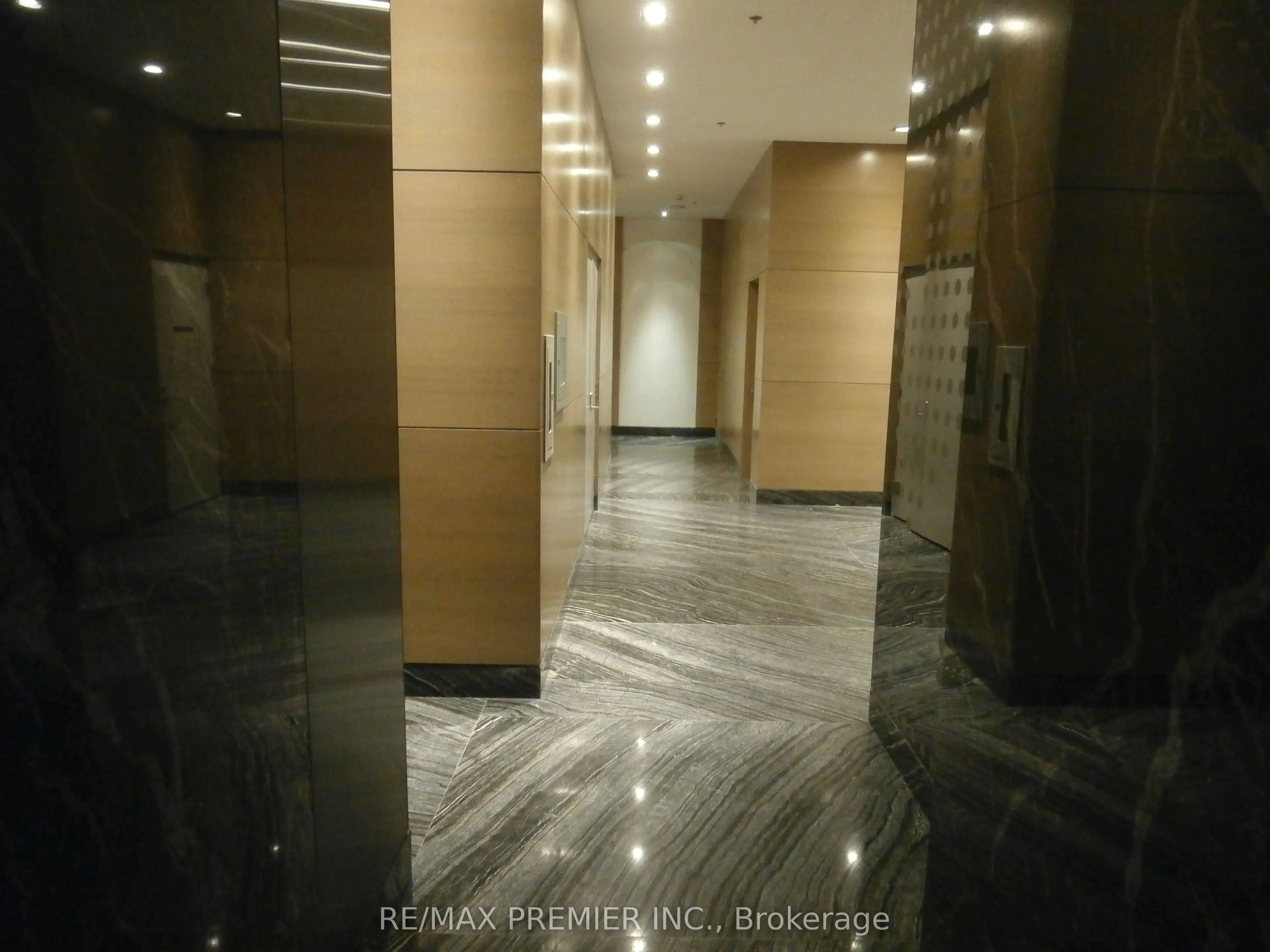 199 Richmond Street W, #402
