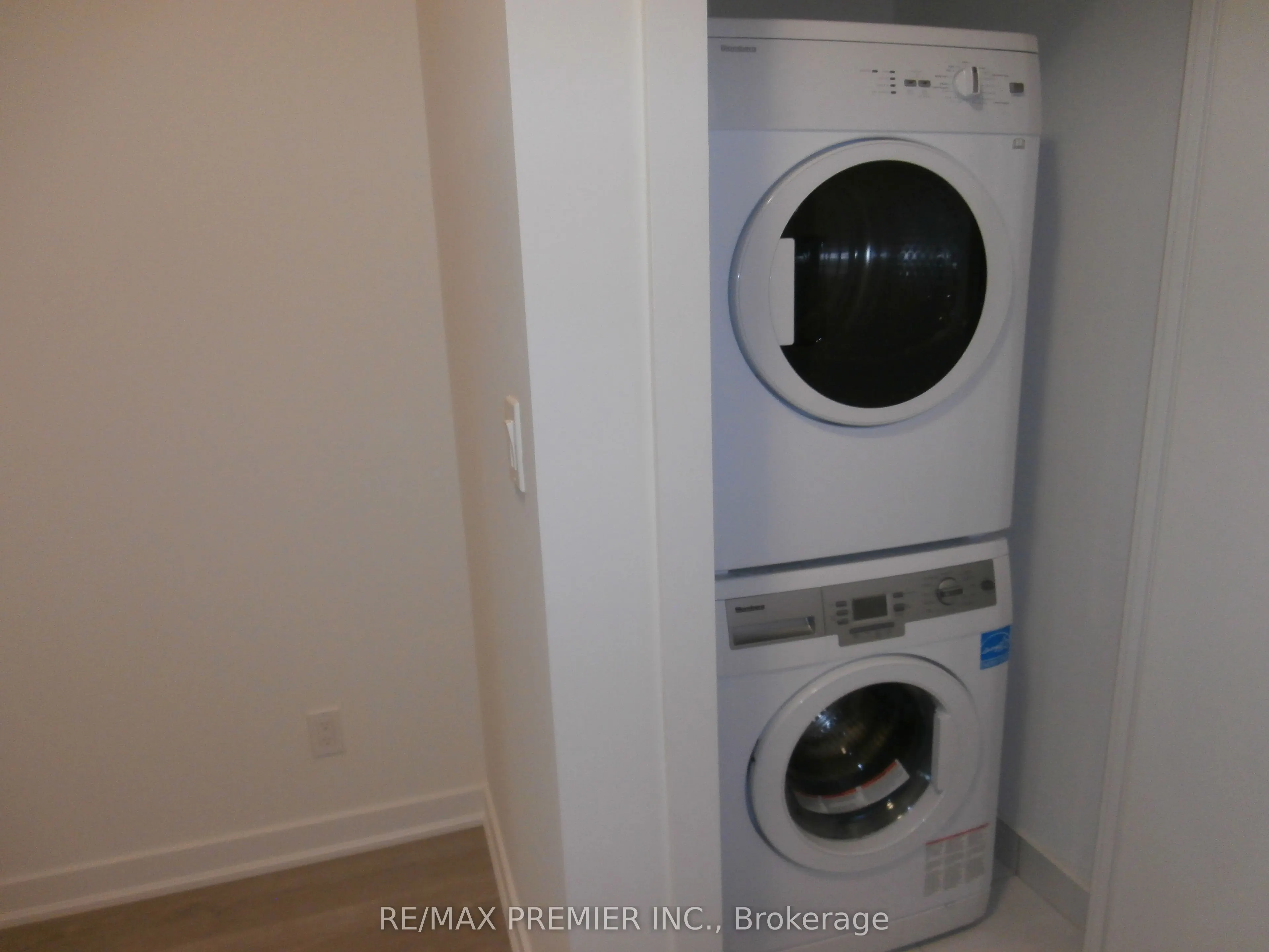 199 Richmond Street W, #402