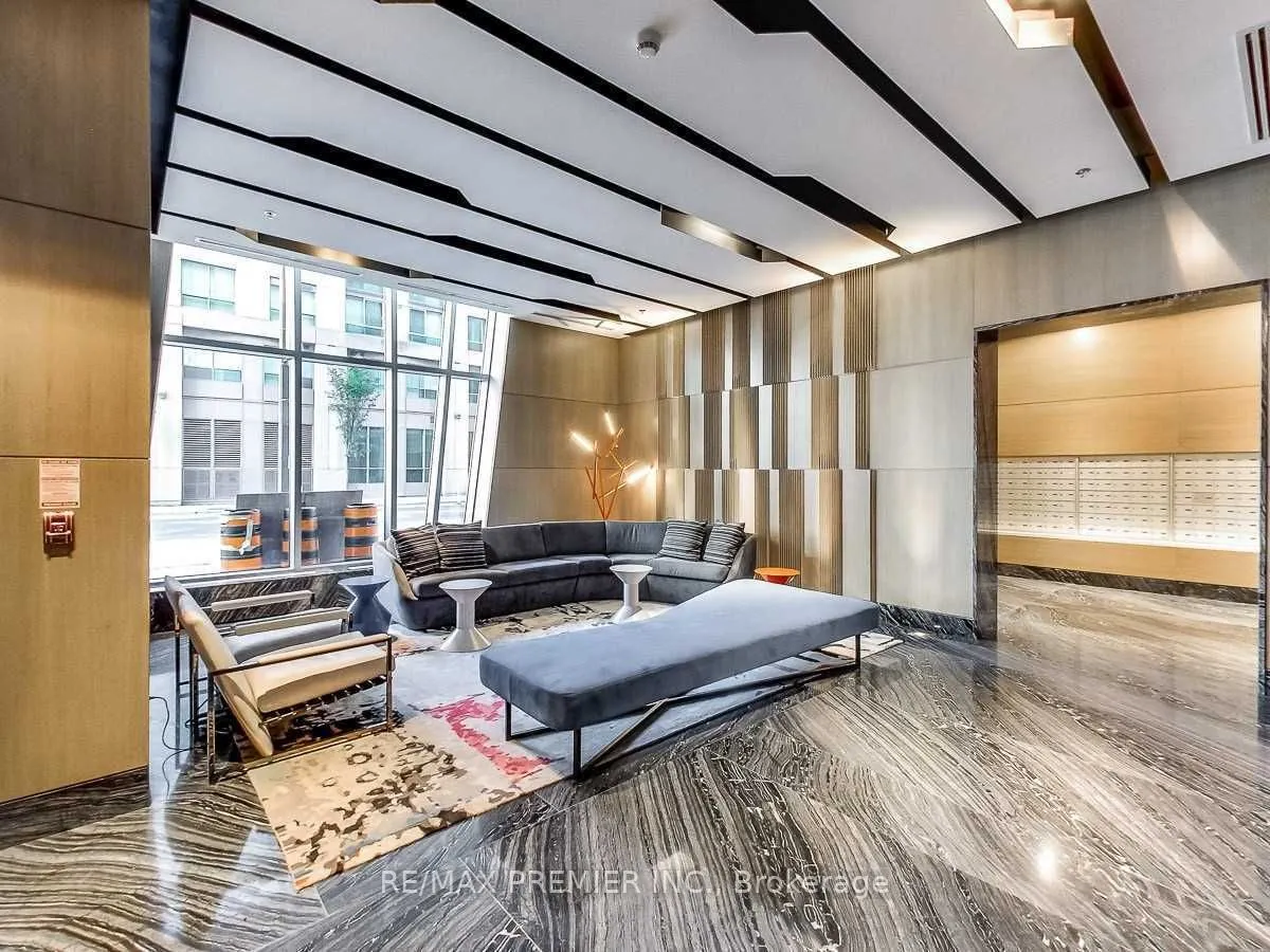 199 Richmond Street W, #402