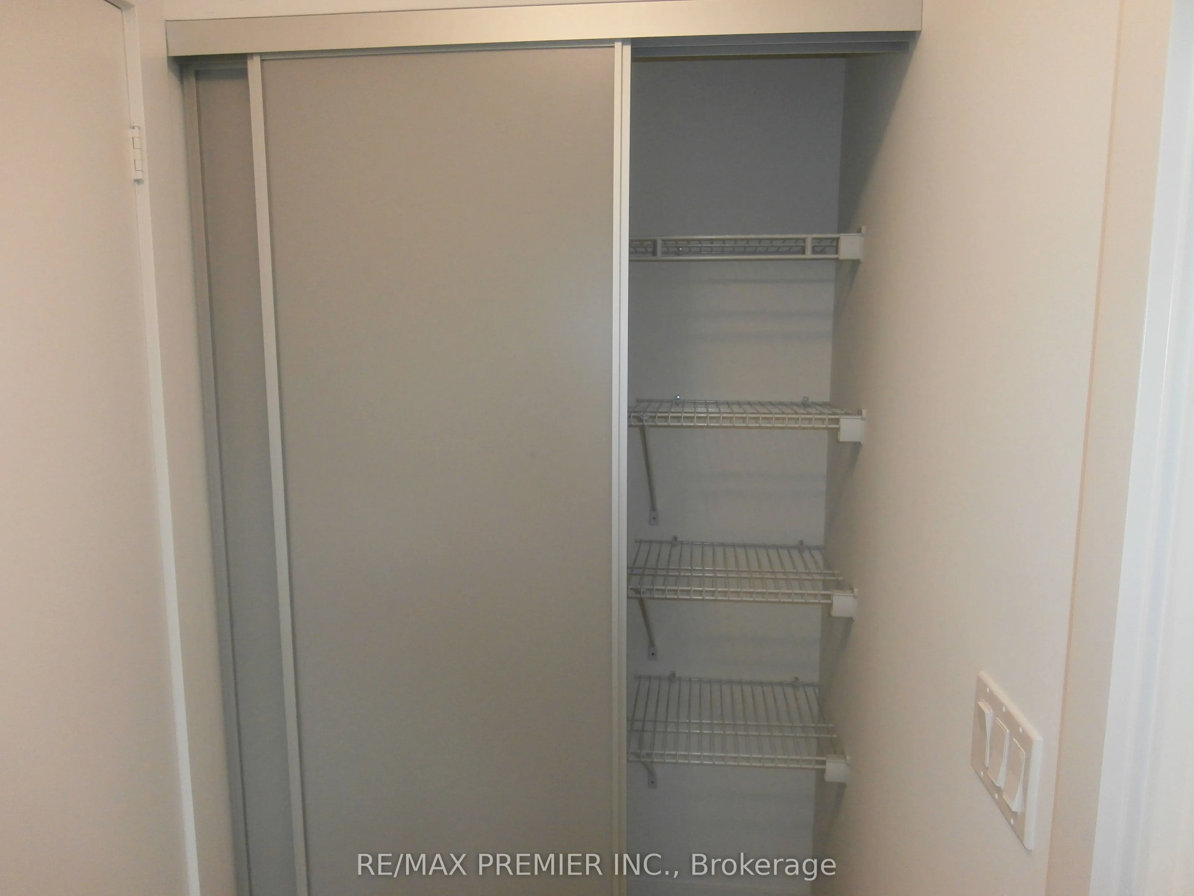 199 Richmond Street W, #402