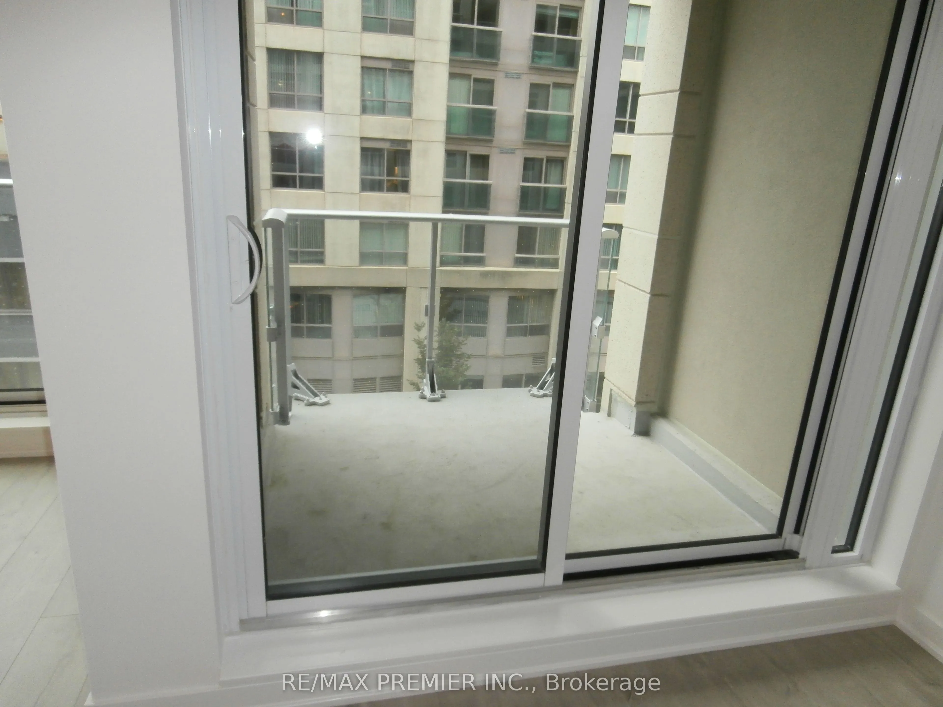 199 Richmond Street W, #402